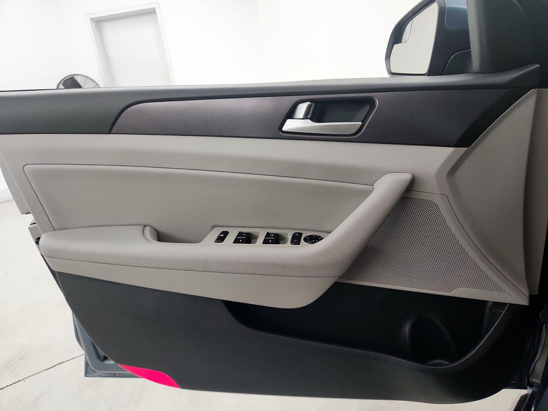 Thumbnail: 2016 Hyundai Sonata - 12