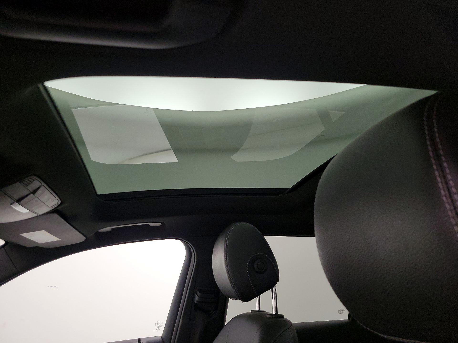 Thumbnail: 2017 Mercedes-Benz GLC - 19