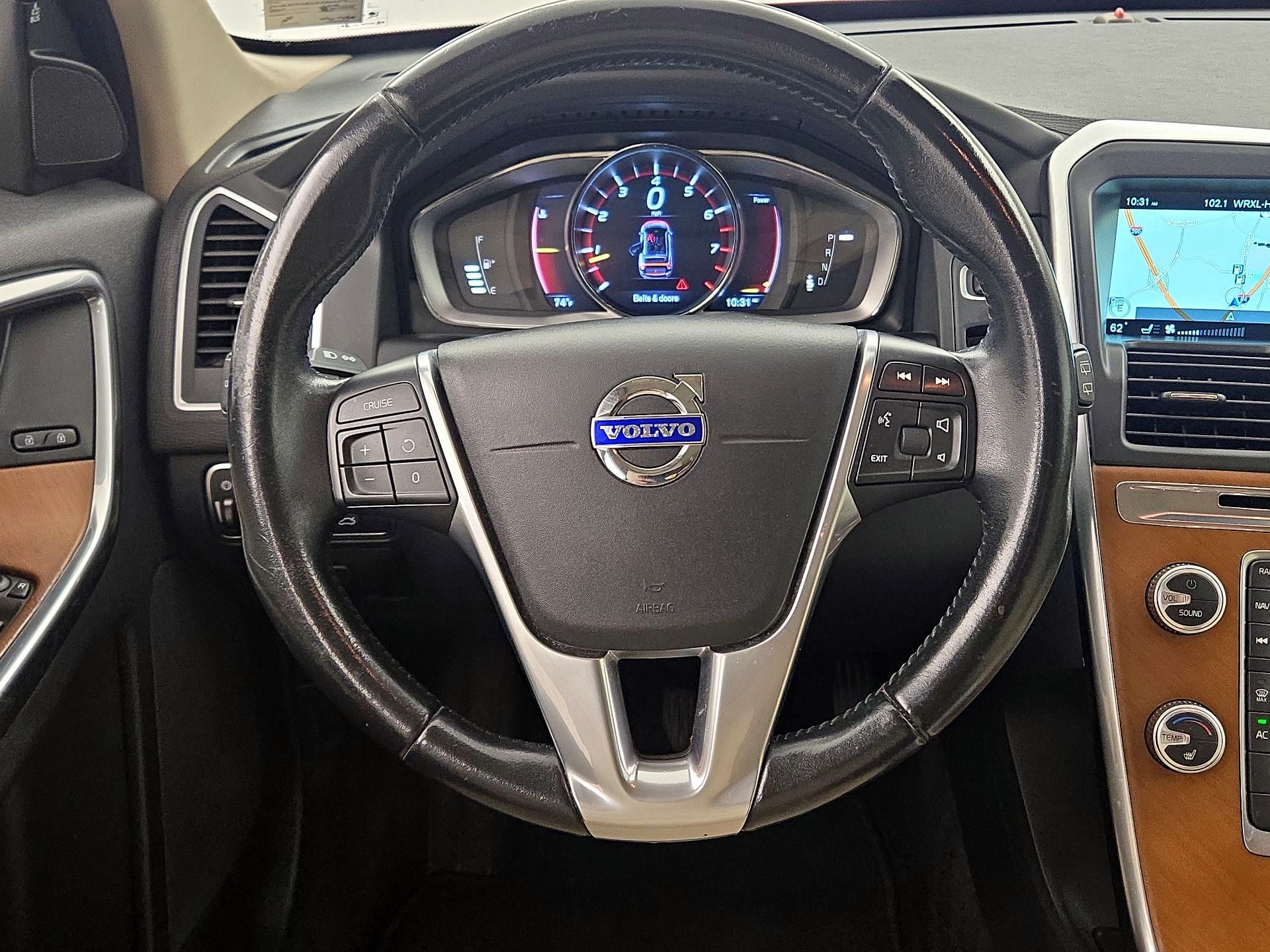 Thumbnail: 2016 Volvo XC60 - 10