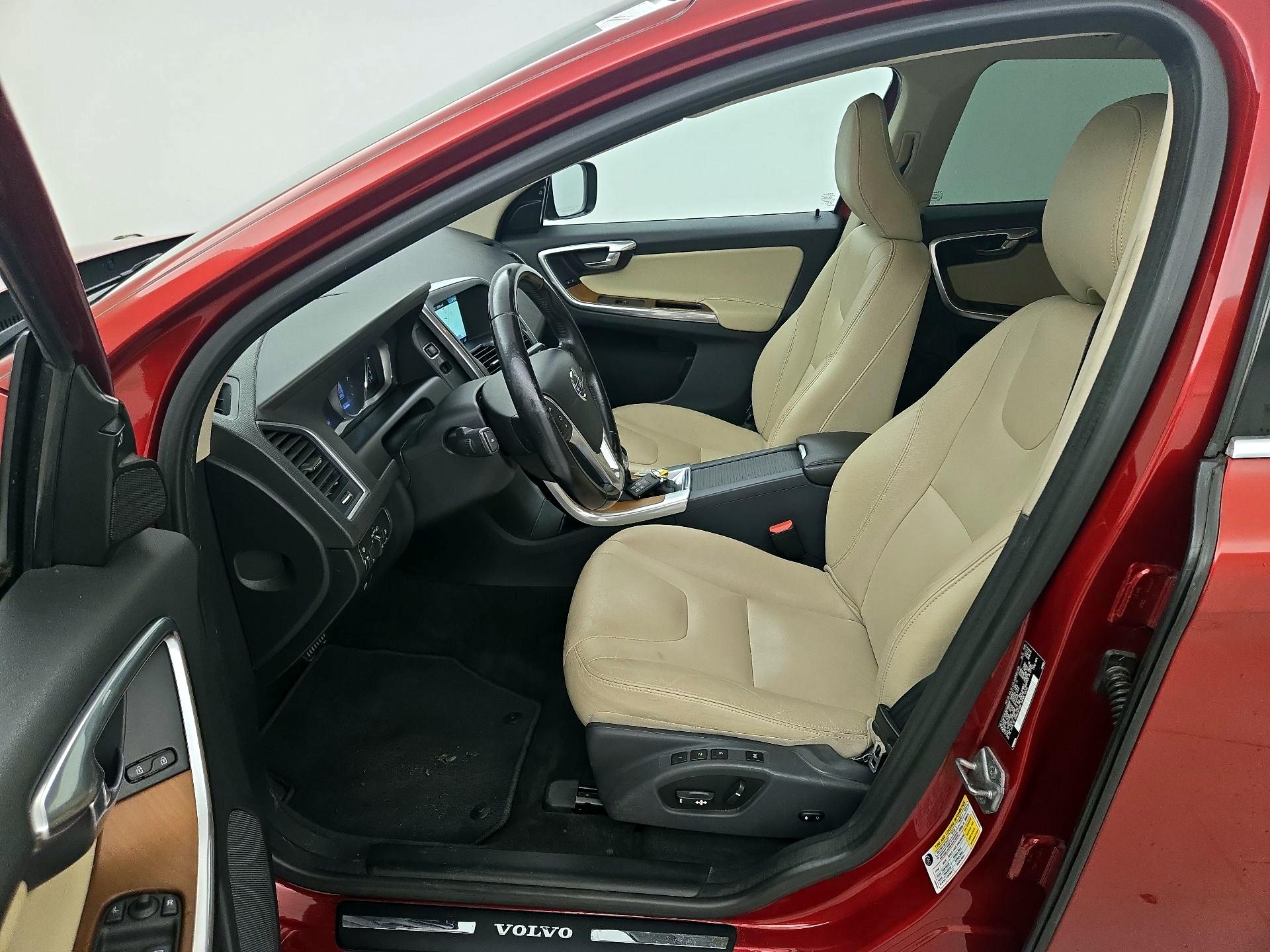 Thumbnail: 2016 Volvo XC60 - 11