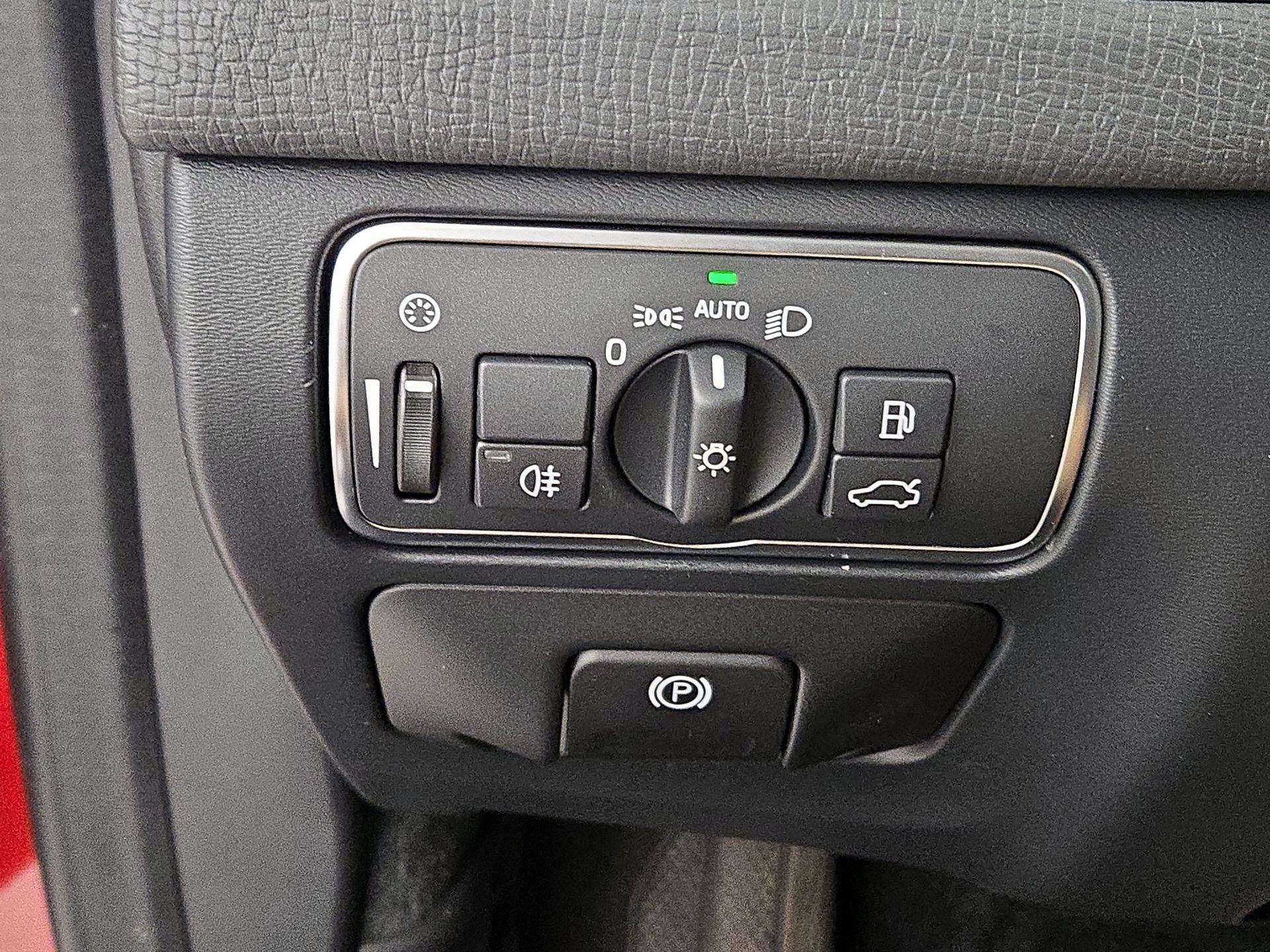 Thumbnail: 2016 Volvo XC60 - 13