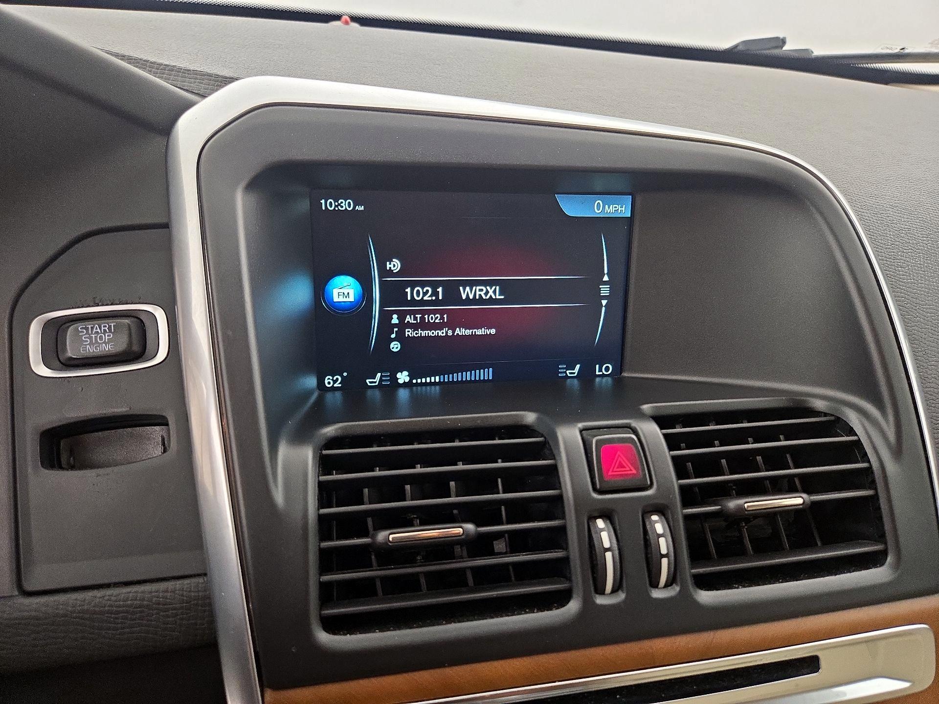 Thumbnail: 2016 Volvo XC60 - 16