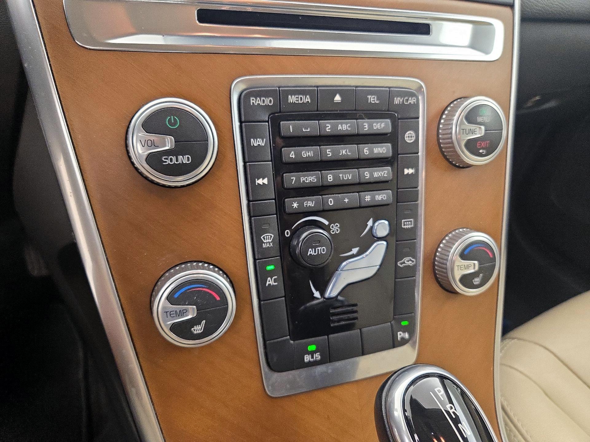 Thumbnail: 2016 Volvo XC60 - 17