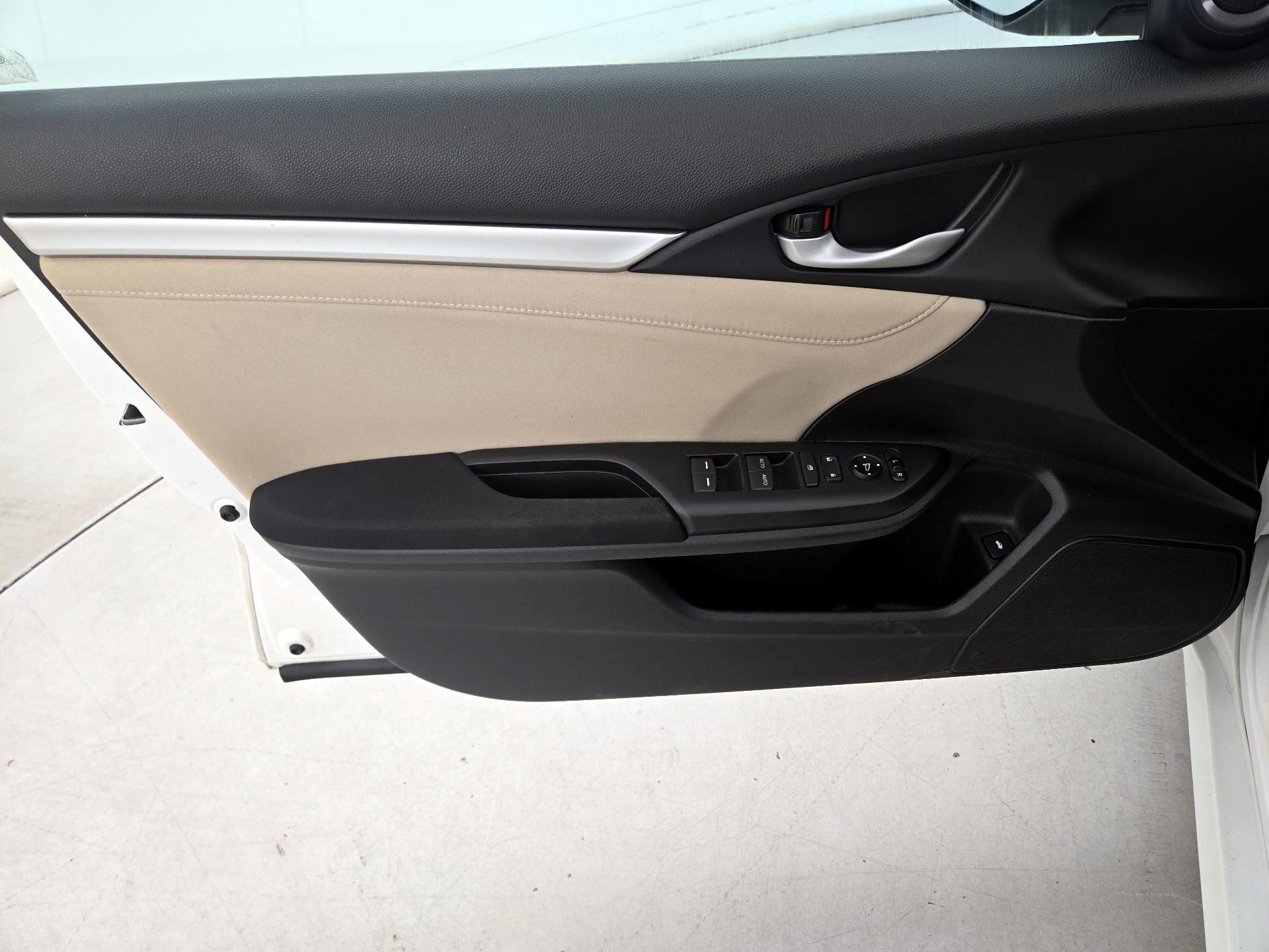 Thumbnail: 2016 Honda Civic - 12