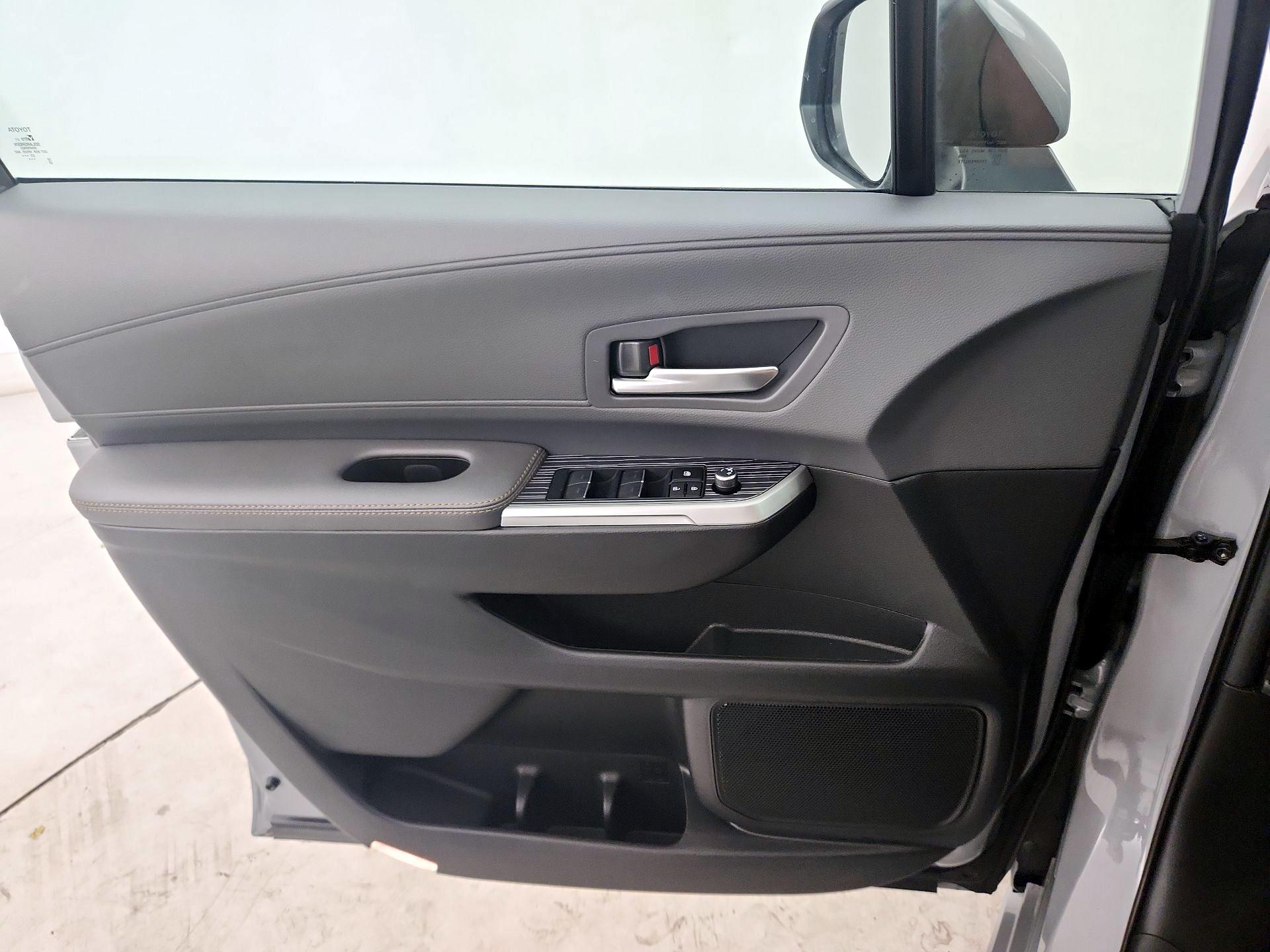 Thumbnail: 2024 Toyota Sienna - 12