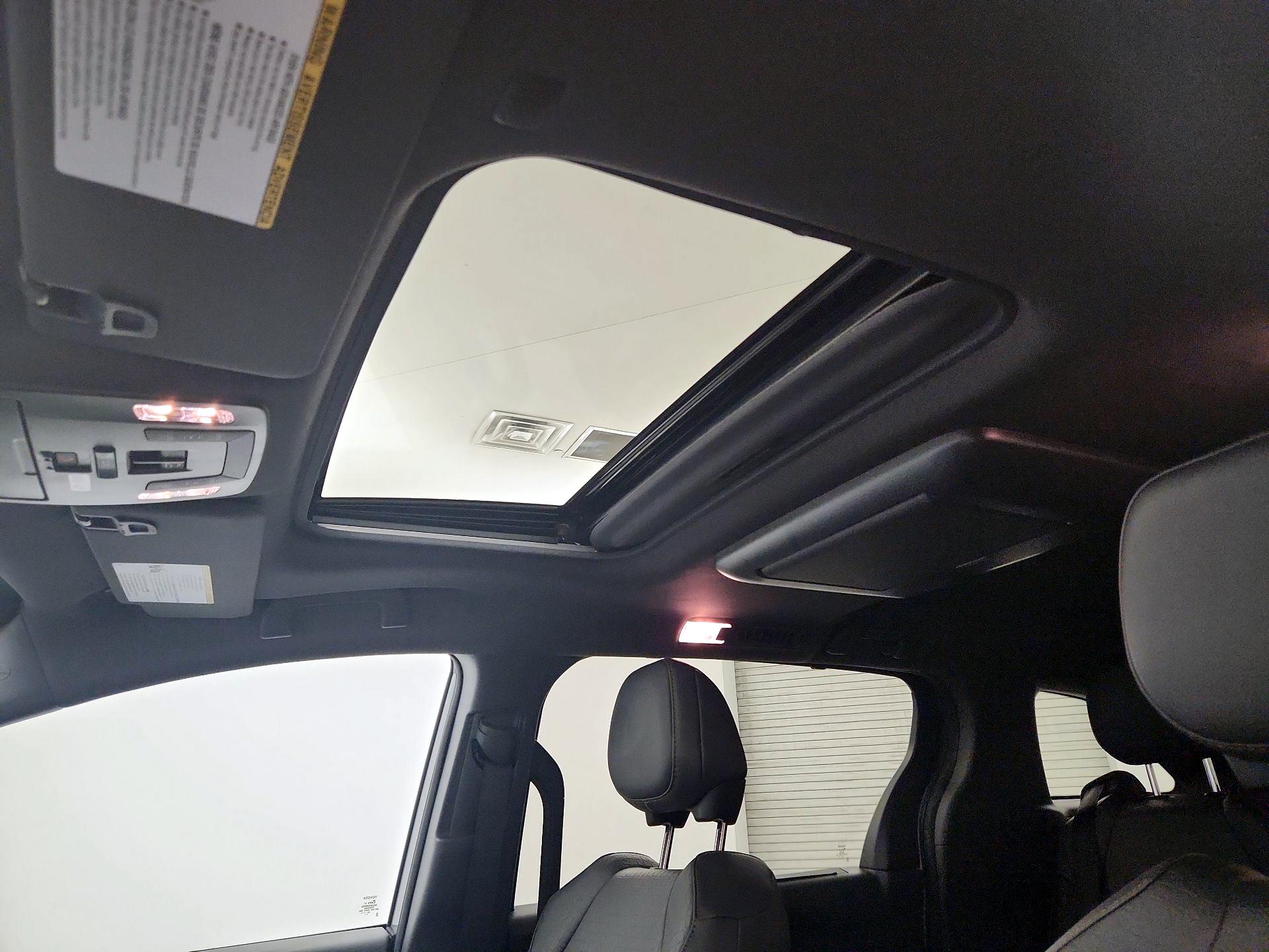 Thumbnail: 2024 Toyota Sienna - 20