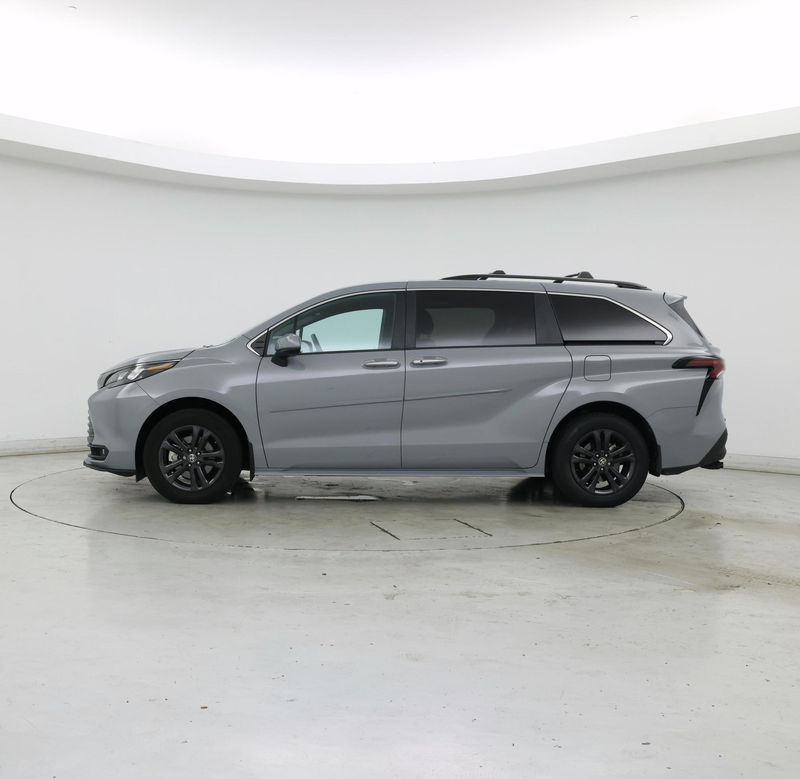 Thumbnail: 2024 Toyota Sienna - 3