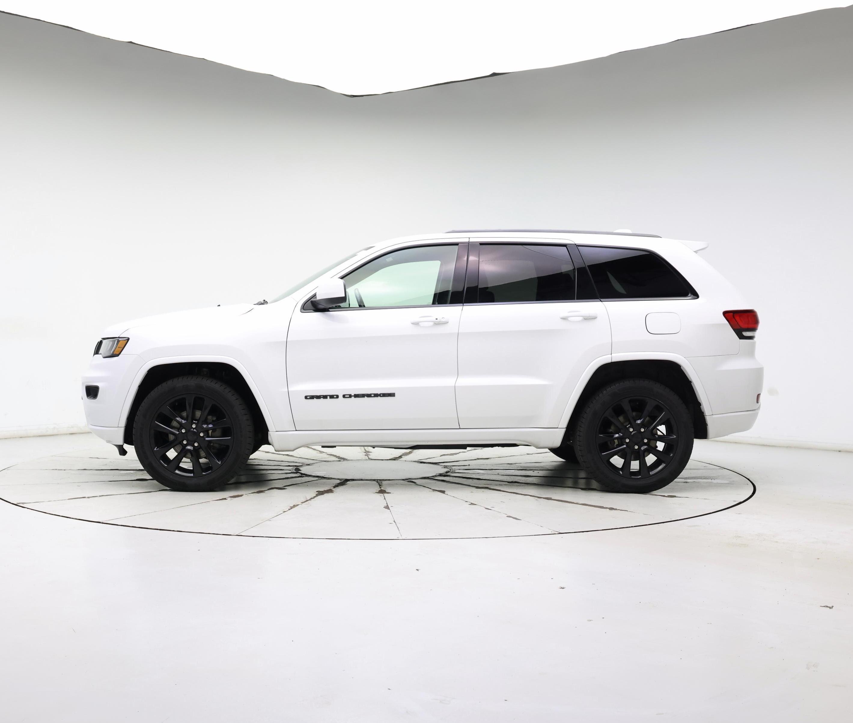 Thumbnail: 2020 Jeep Grand Cherokee - 3