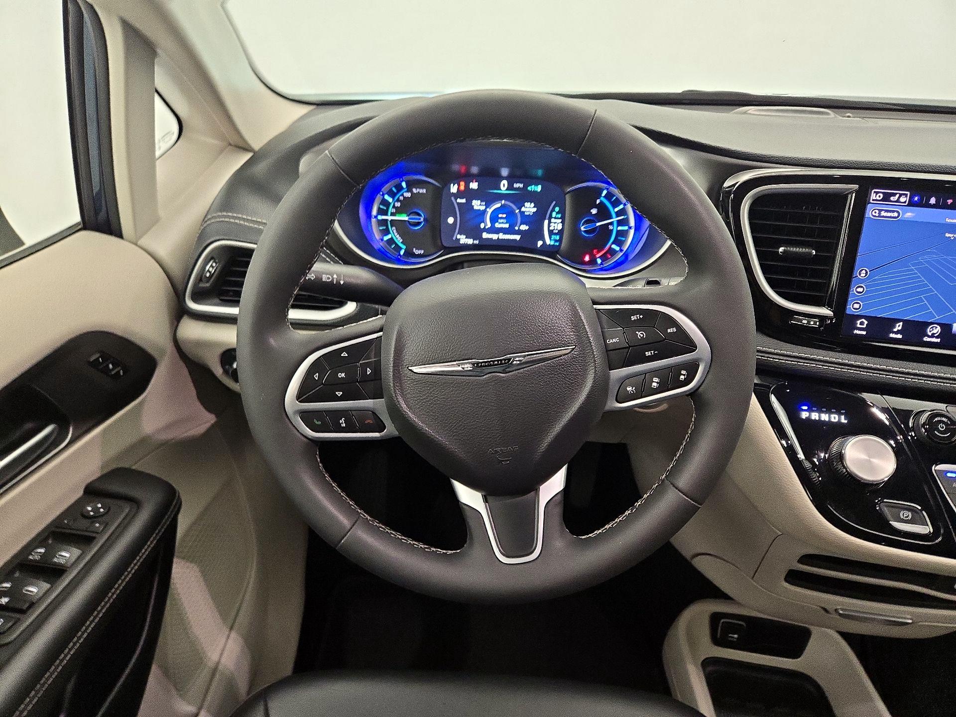 Thumbnail: 2024 Chrysler Pacifica - 10