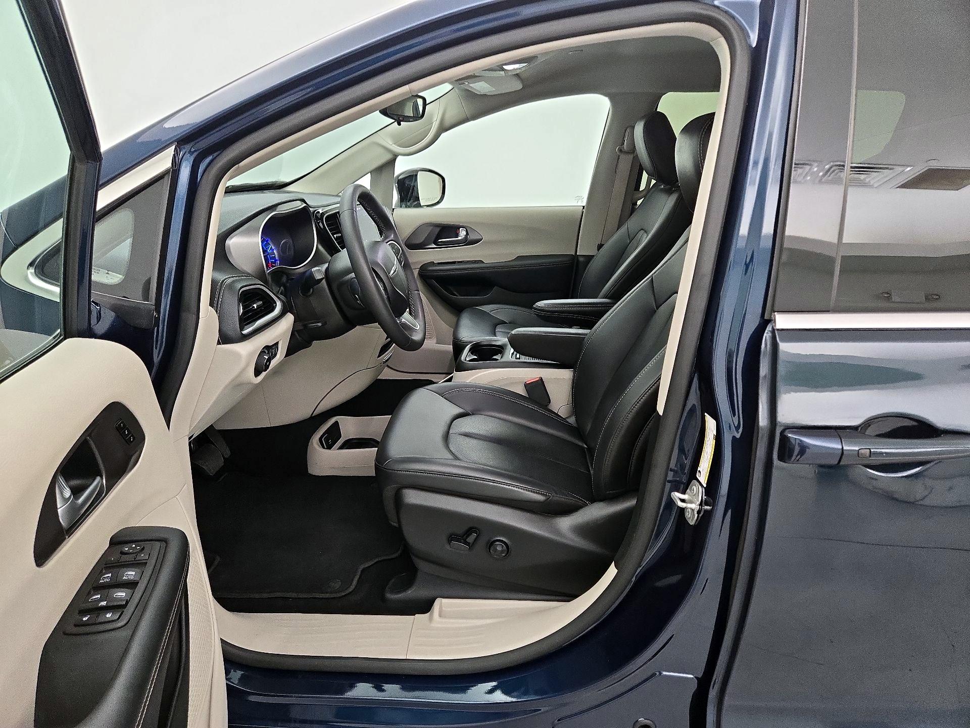Thumbnail: 2024 Chrysler Pacifica - 11