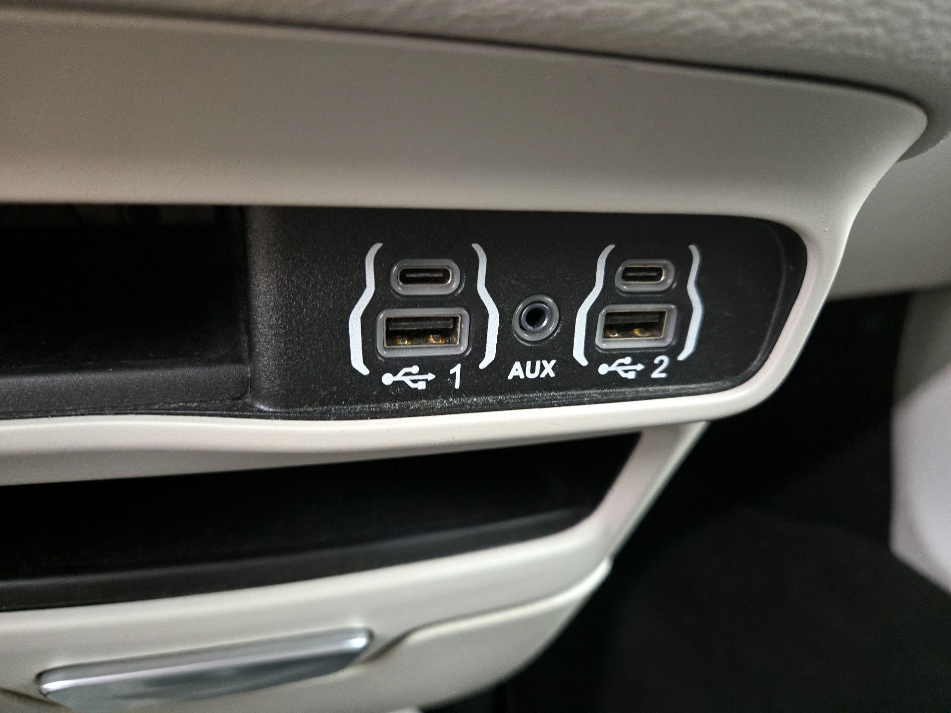 Thumbnail: 2024 Chrysler Pacifica - 19