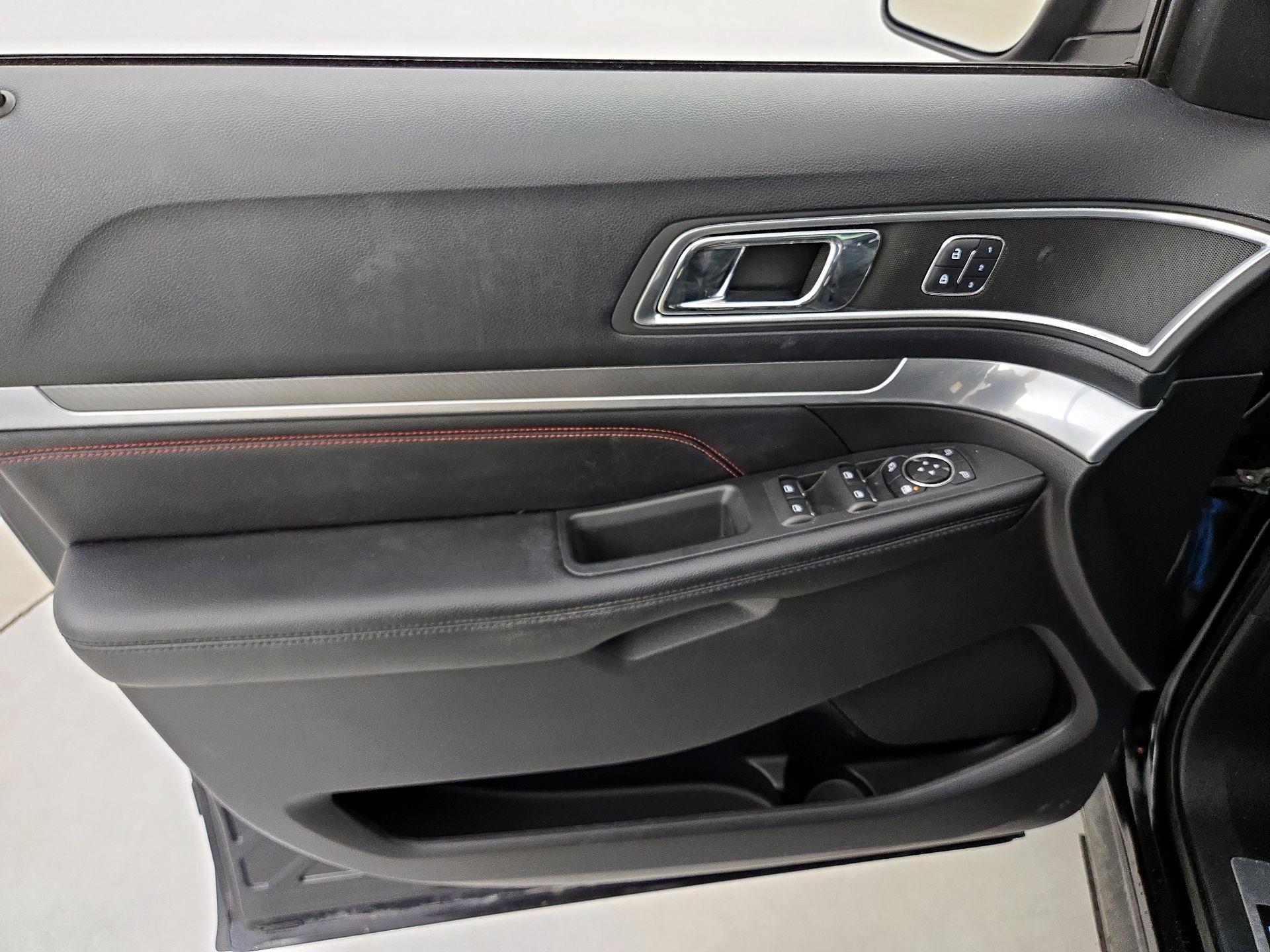 Thumbnail: 2016 Ford Explorer - 12