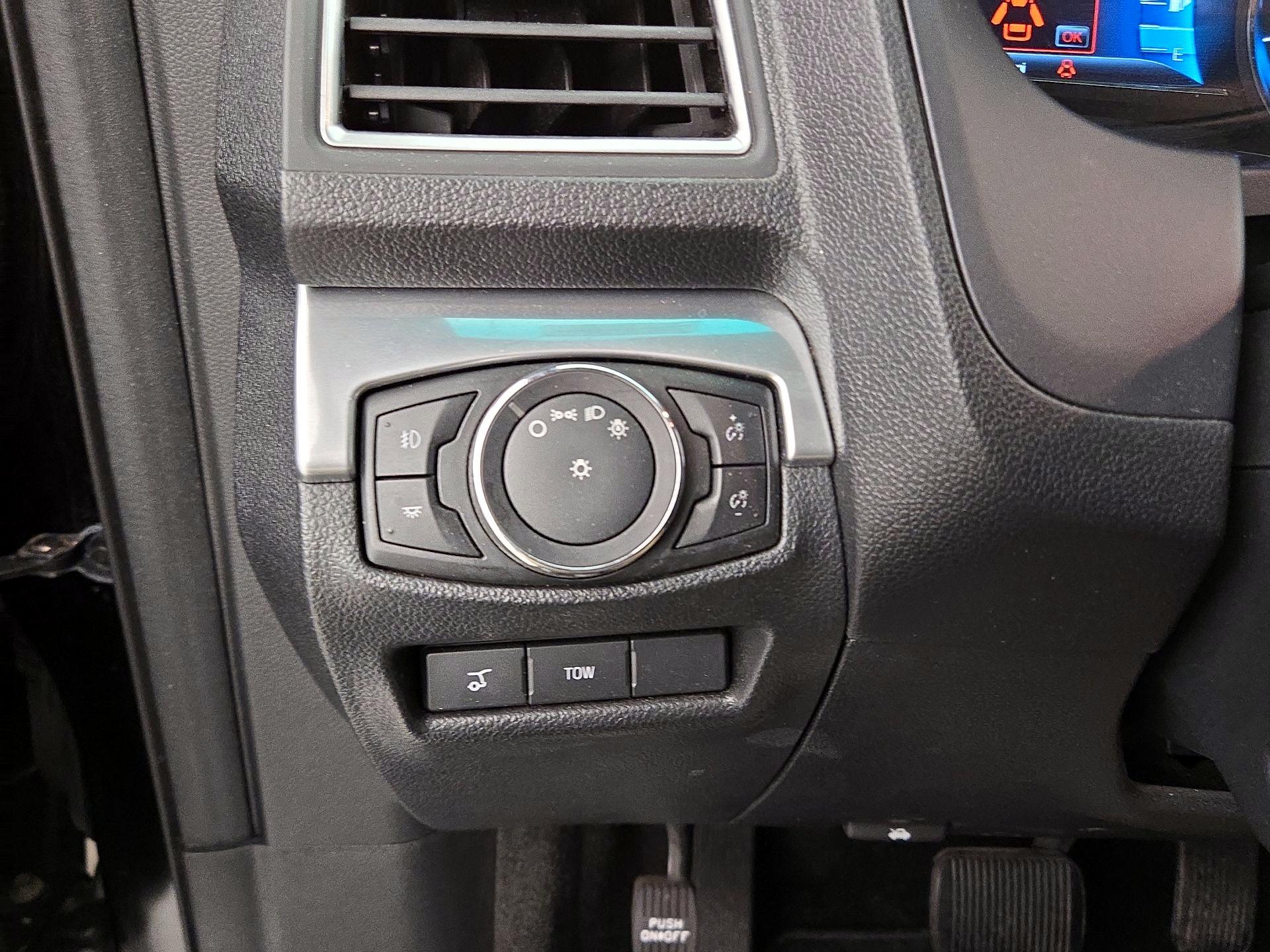 Thumbnail: 2016 Ford Explorer - 13