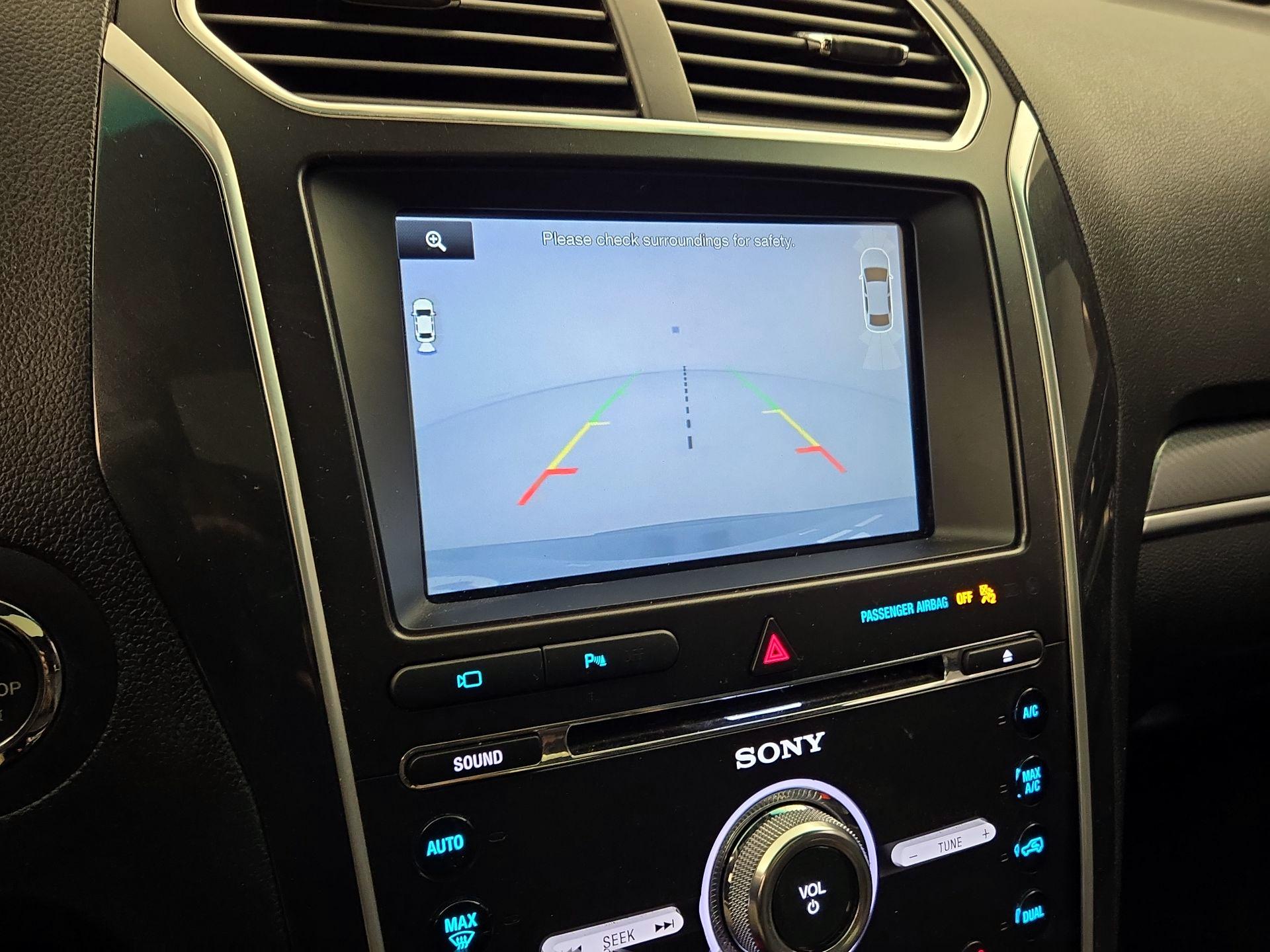 Thumbnail: 2016 Ford Explorer - 14
