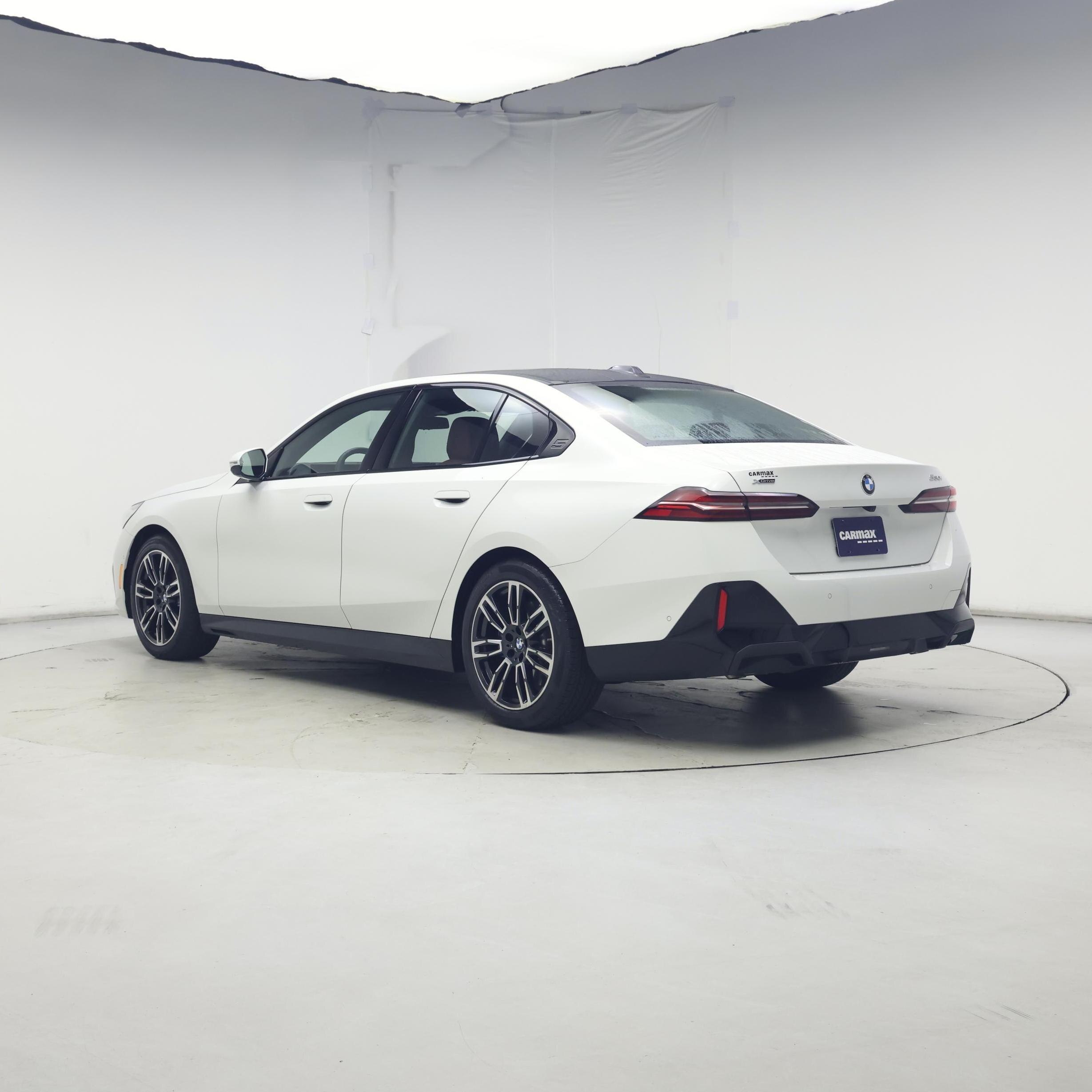 Thumbnail: 2025 BMW 5 Series - 2