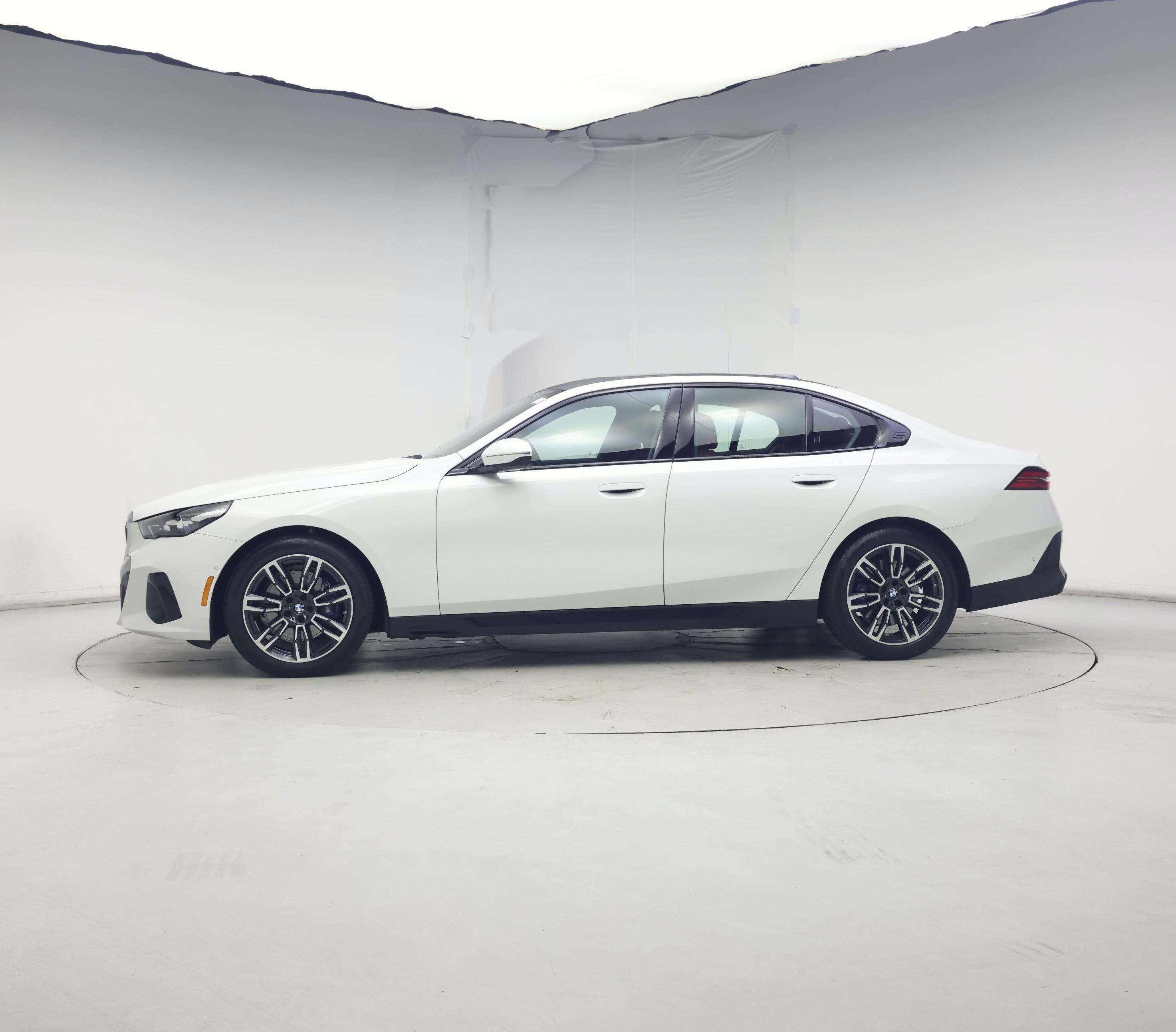Thumbnail: 2025 BMW 5 Series - 3