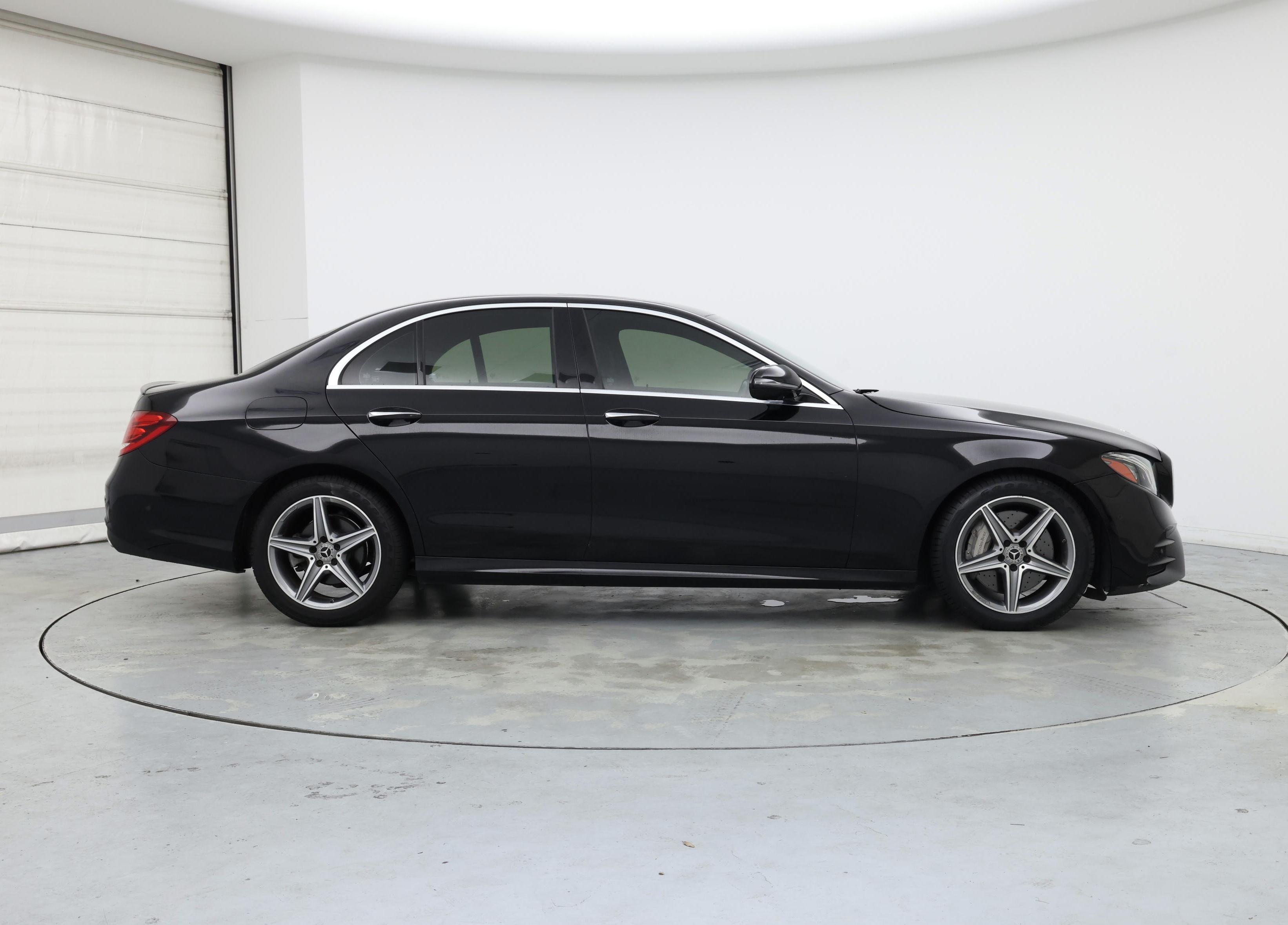 Thumbnail: 2020 Mercedes-Benz E-Class - 7