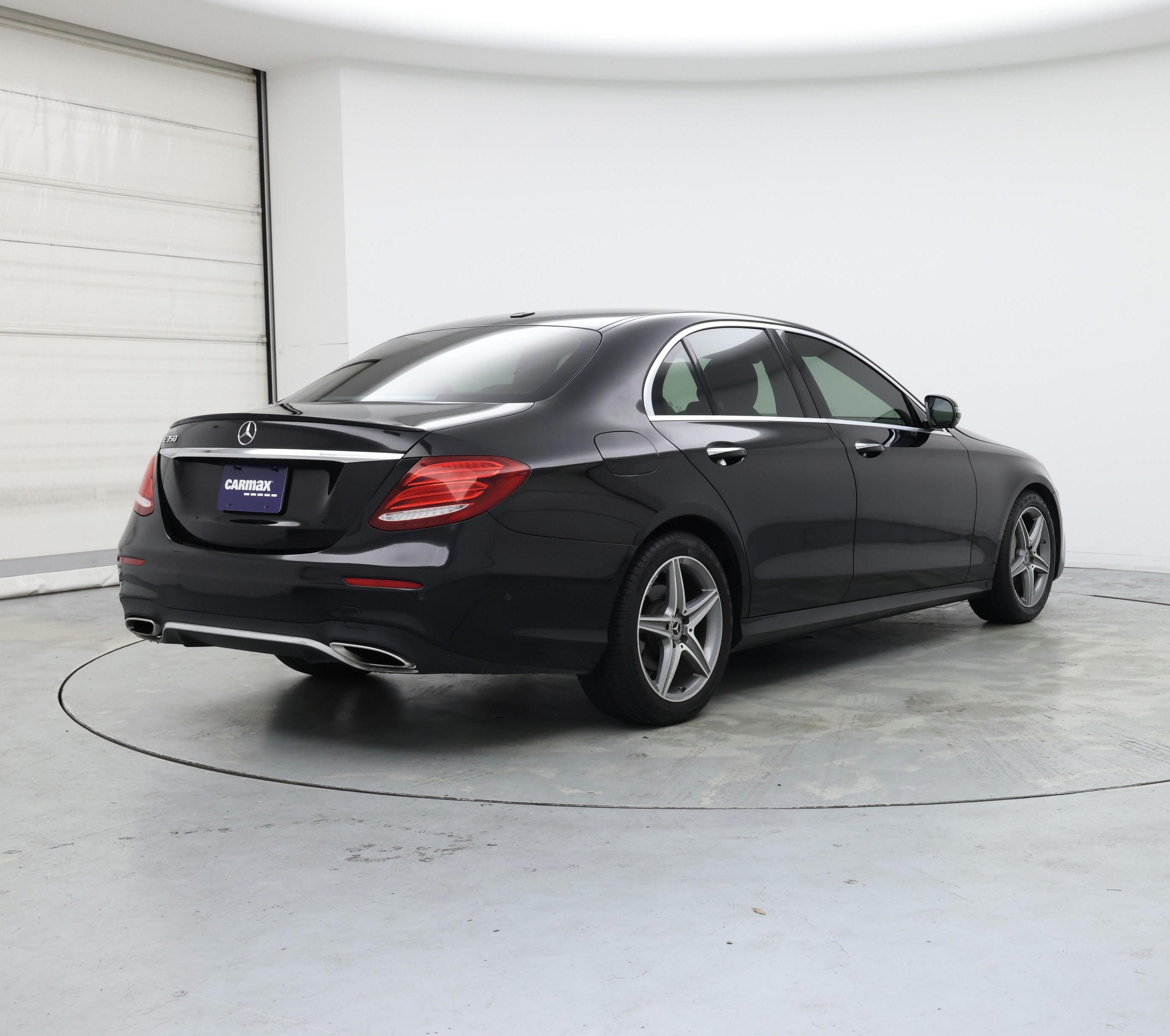 Thumbnail: 2020 Mercedes-Benz E-Class - 8