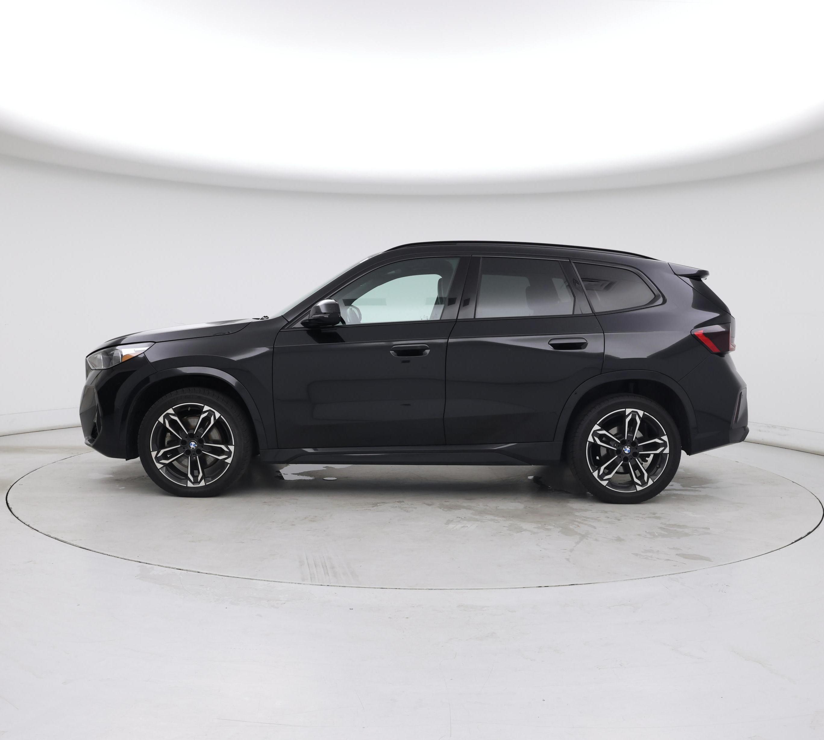 Thumbnail: 2023 BMW X1 - 3