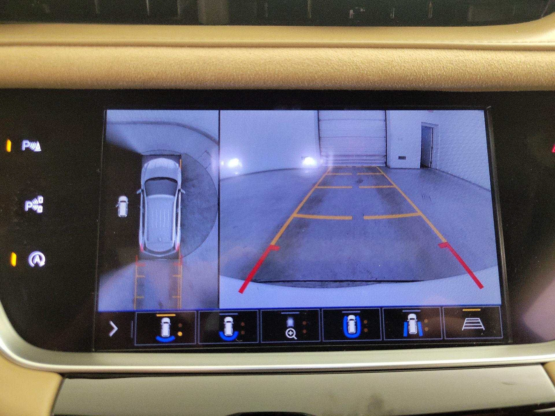 Thumbnail: 2020 Cadillac XT5 - 15