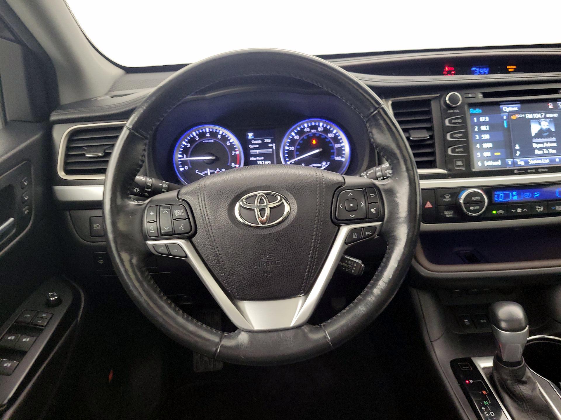 Thumbnail: 2017 Toyota Highlander - 10