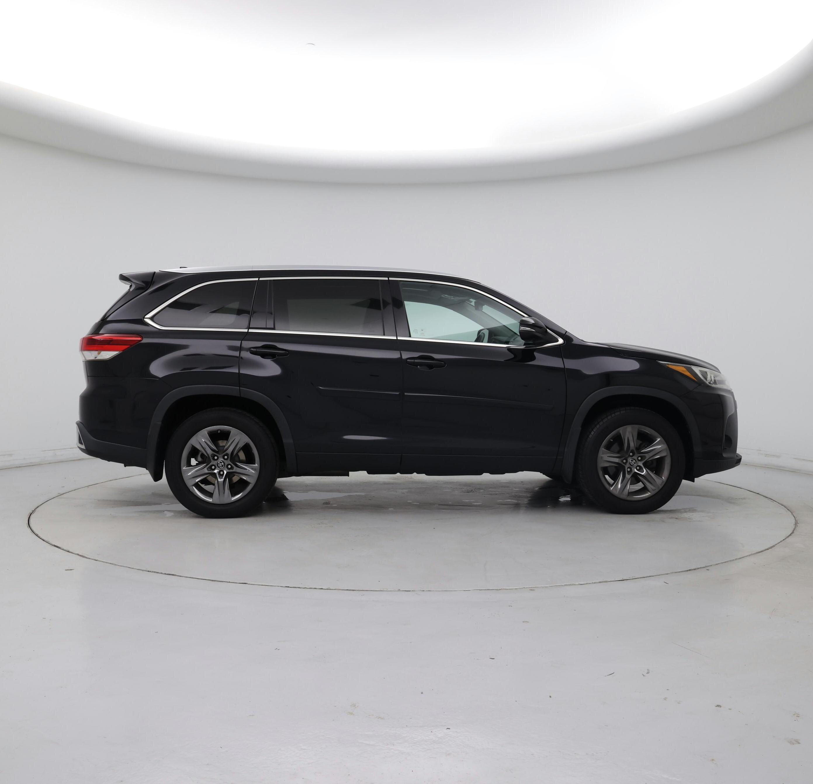 Thumbnail: 2017 Toyota Highlander - 7