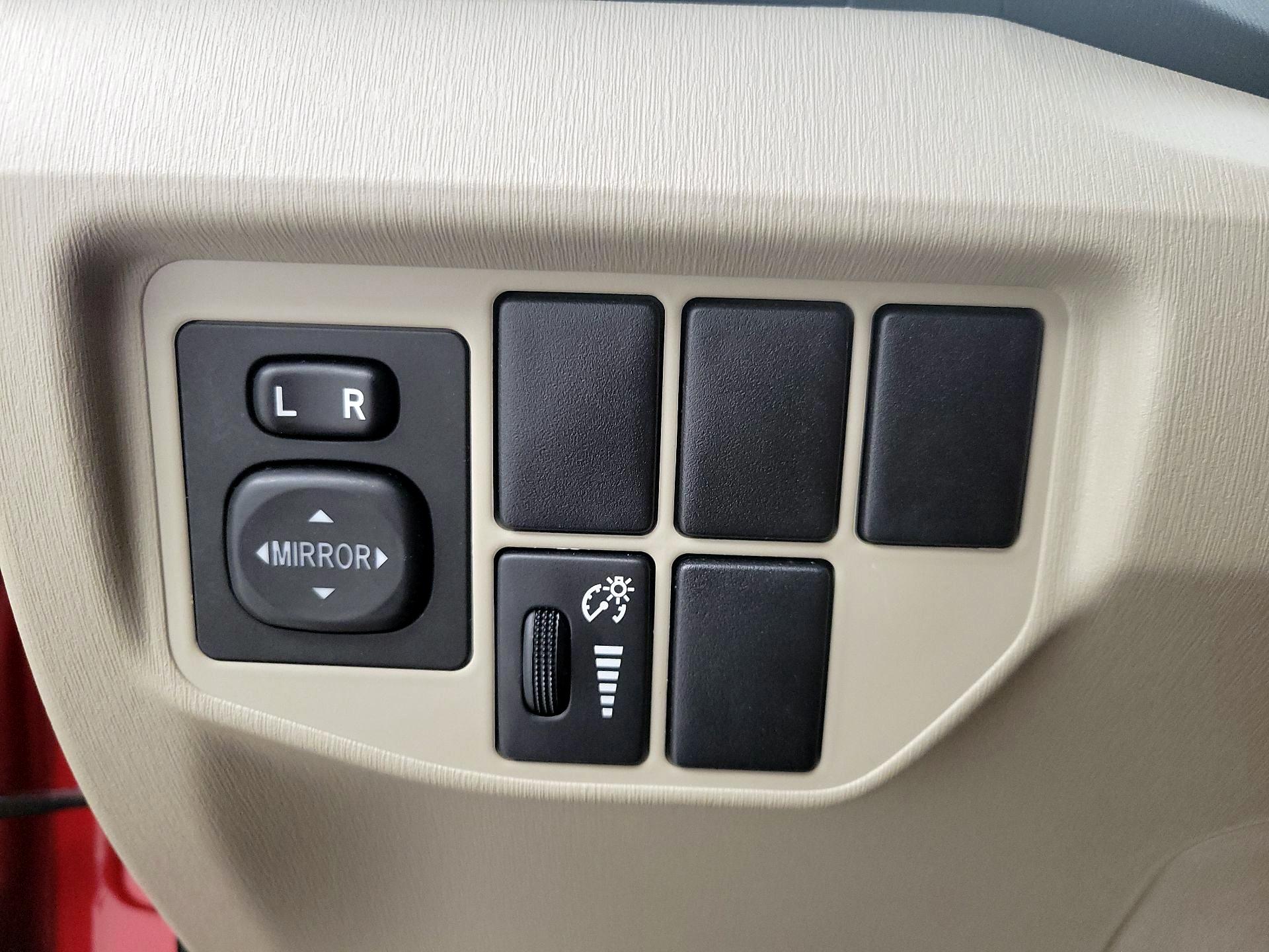 Thumbnail: 2015 Toyota Prius - 13