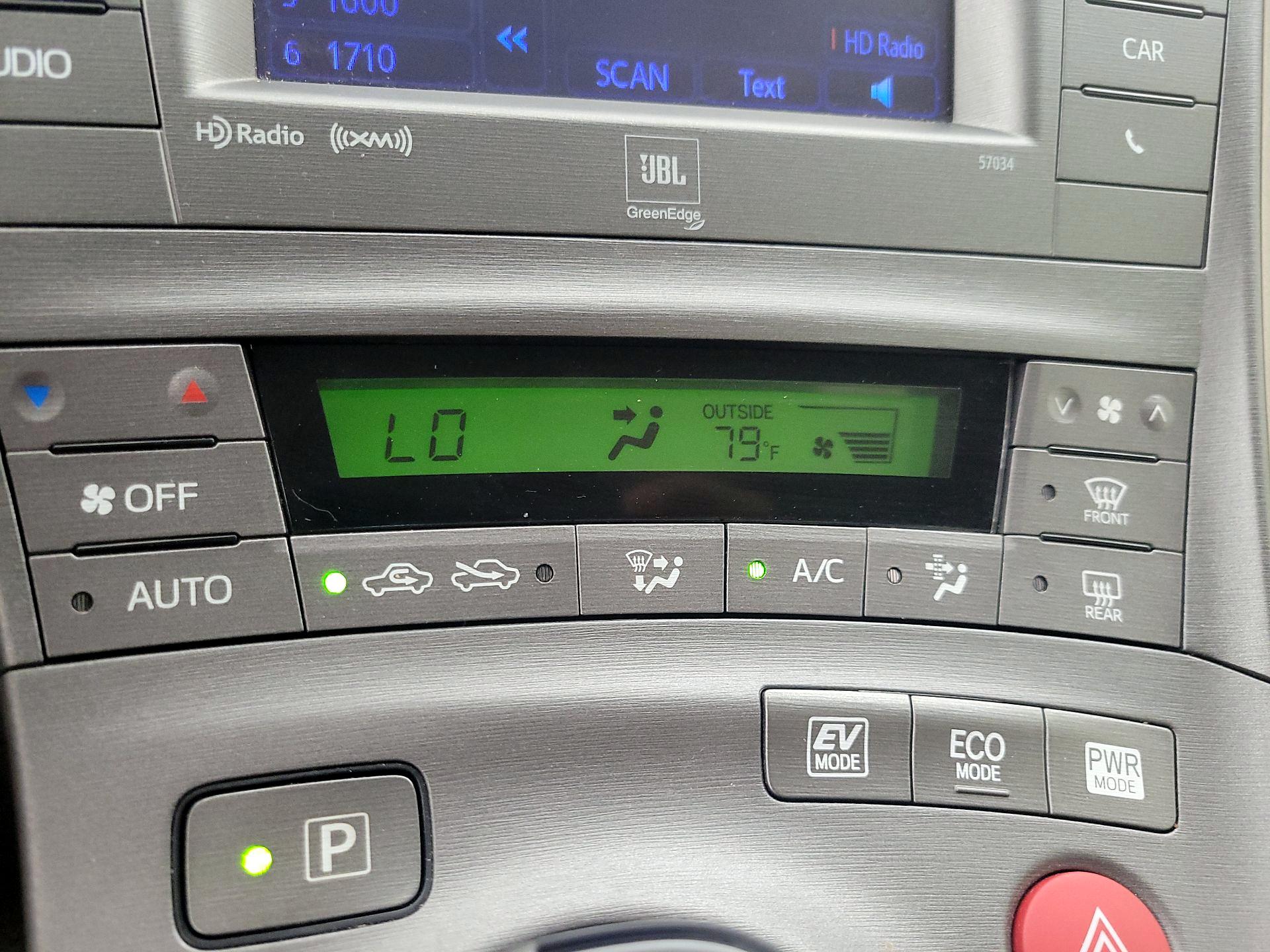 Thumbnail: 2015 Toyota Prius - 17