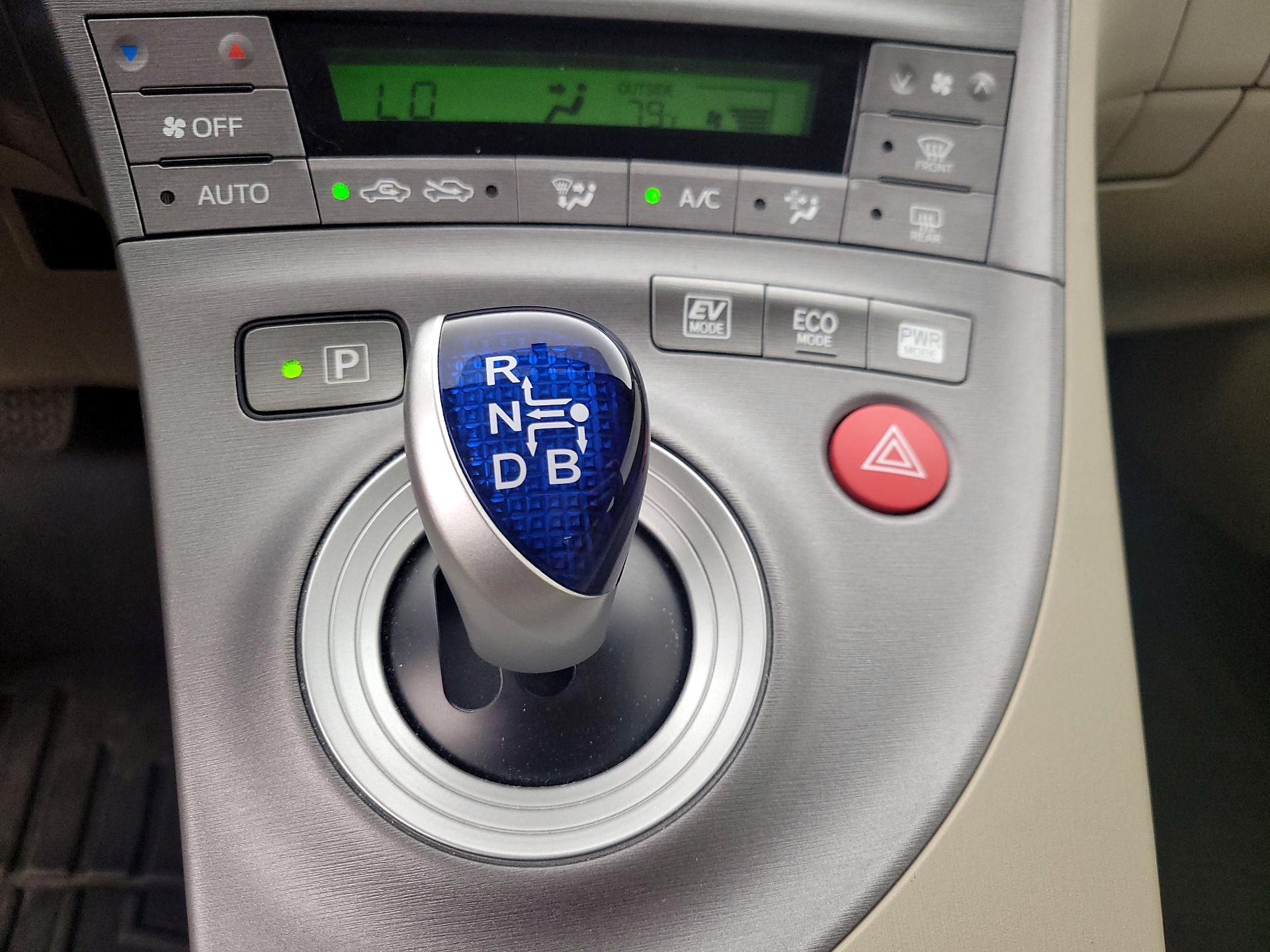 Thumbnail: 2015 Toyota Prius - 18