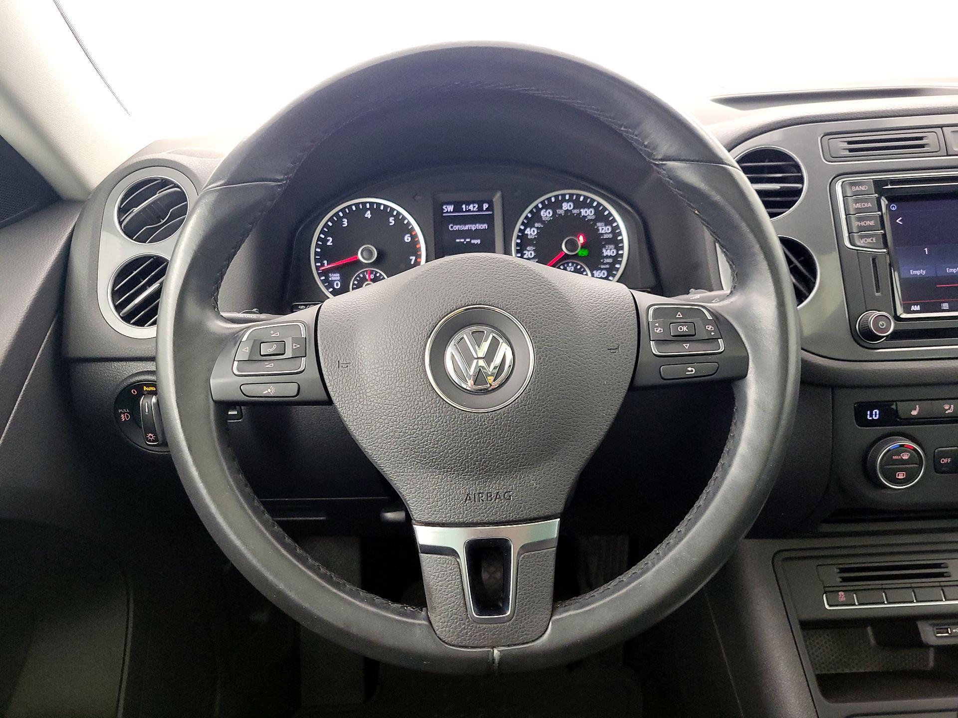 Thumbnail: 2017 Volkswagen Tiguan - 10