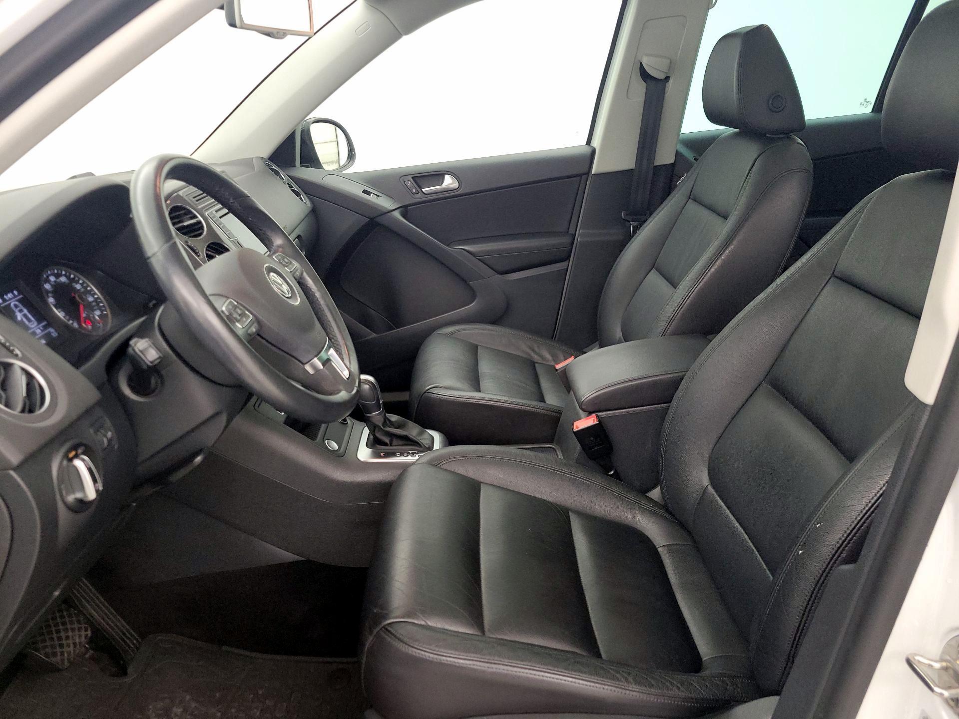 Thumbnail: 2017 Volkswagen Tiguan - 11
