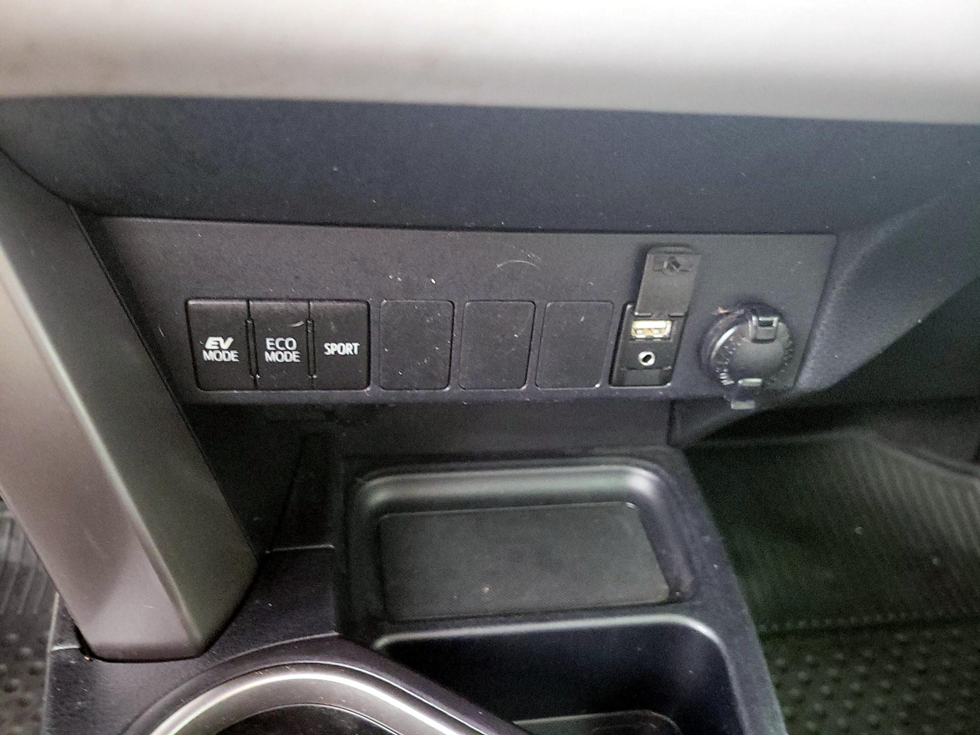 Thumbnail: 2018 Toyota RAV4 - 18