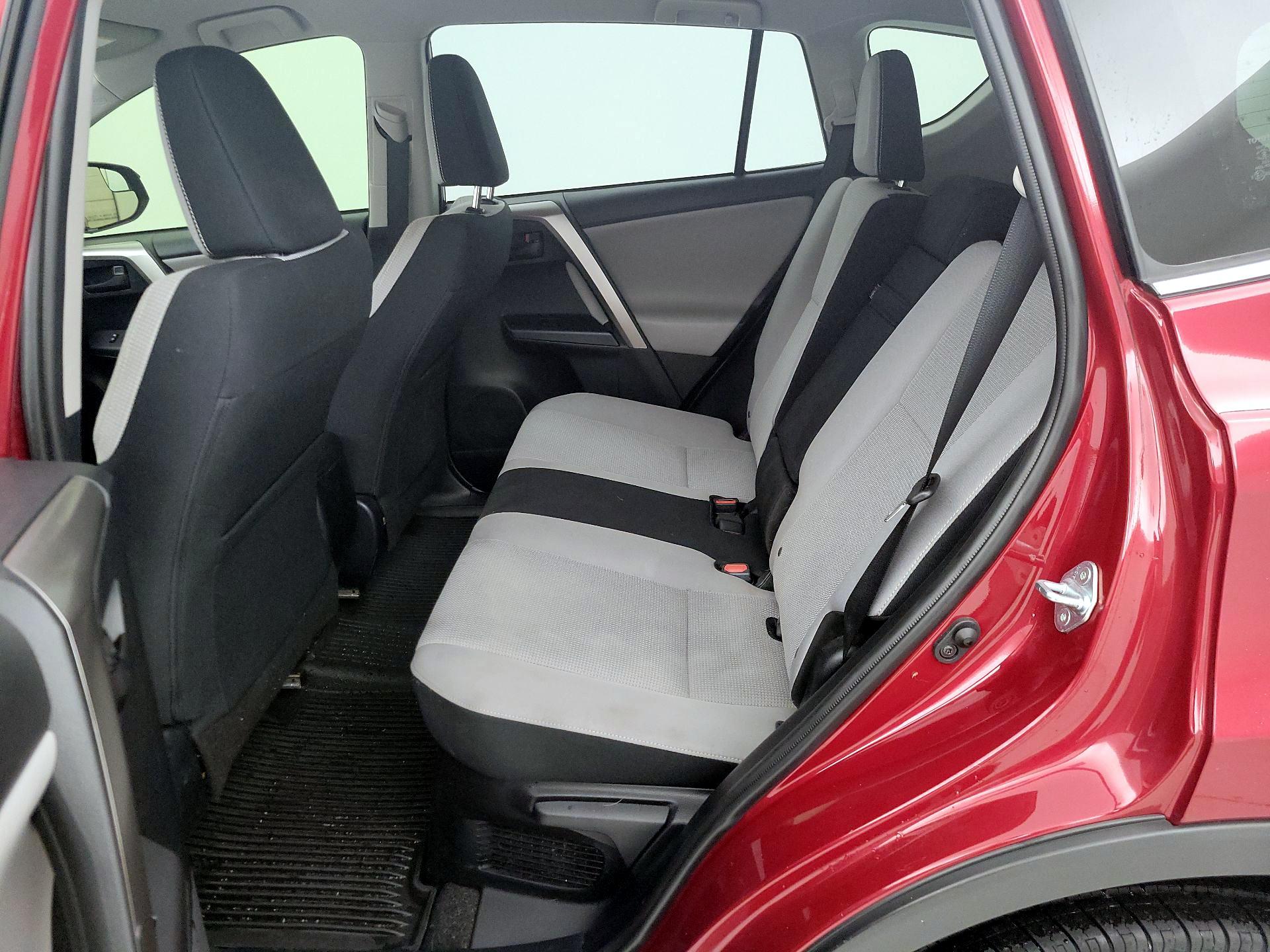 Thumbnail: 2018 Toyota RAV4 - 19