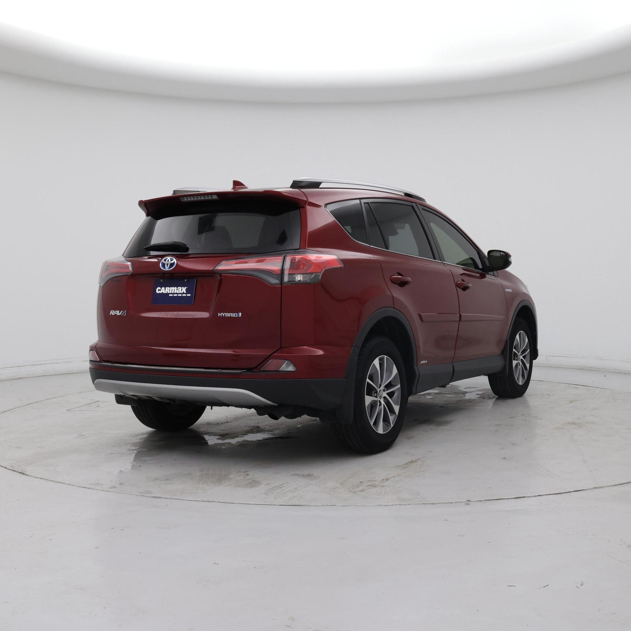 Thumbnail: 2018 Toyota RAV4 - 8