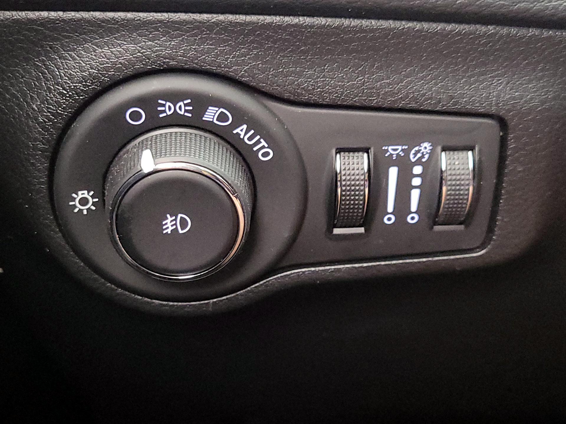 Thumbnail: 2019 Jeep Compass - 13