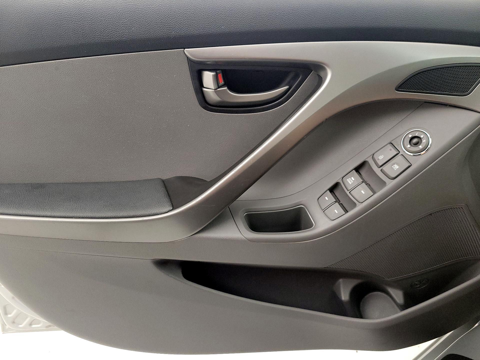 Thumbnail: 2013 Hyundai Elantra - 12