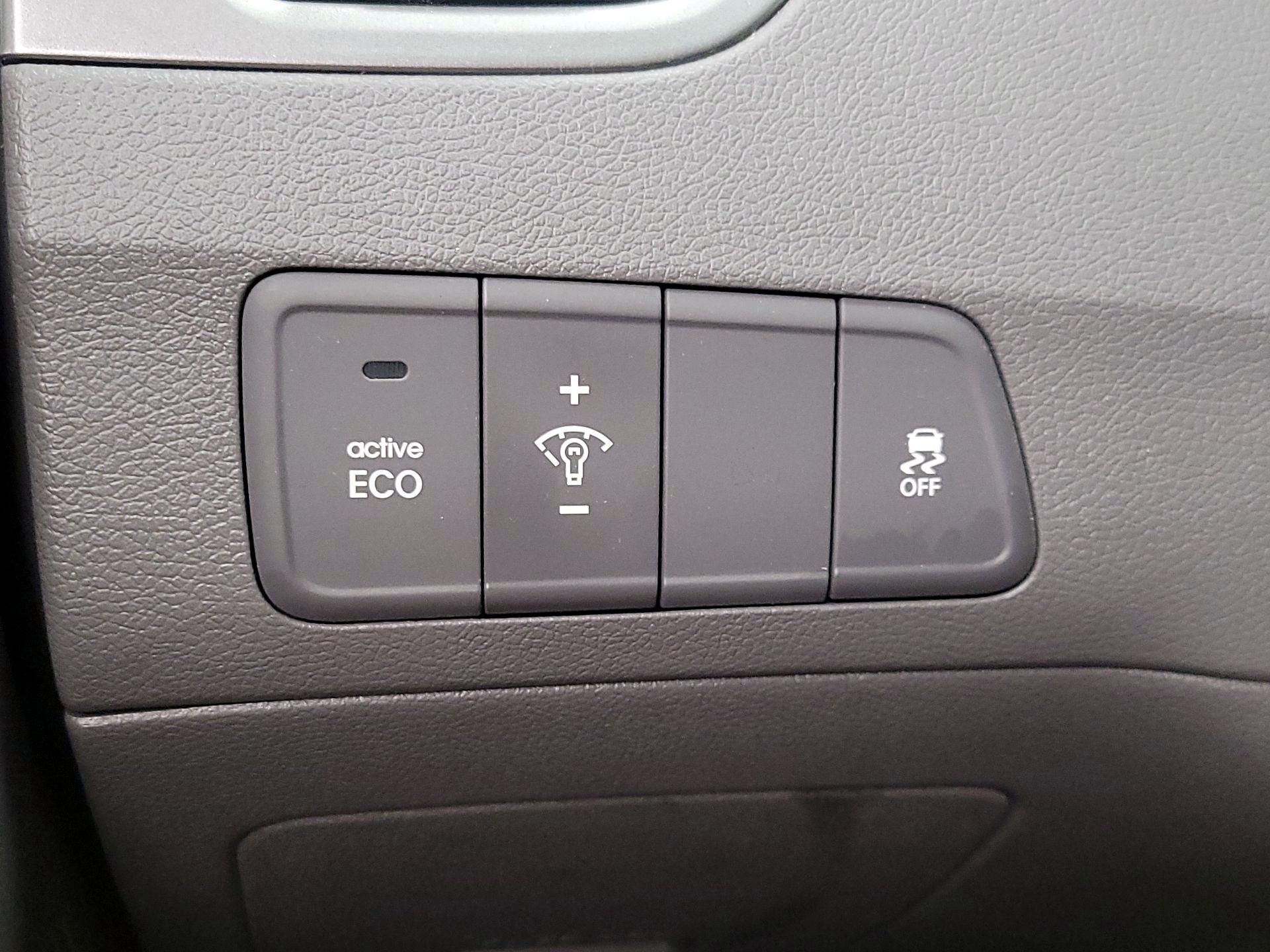 Thumbnail: 2013 Hyundai Elantra - 13