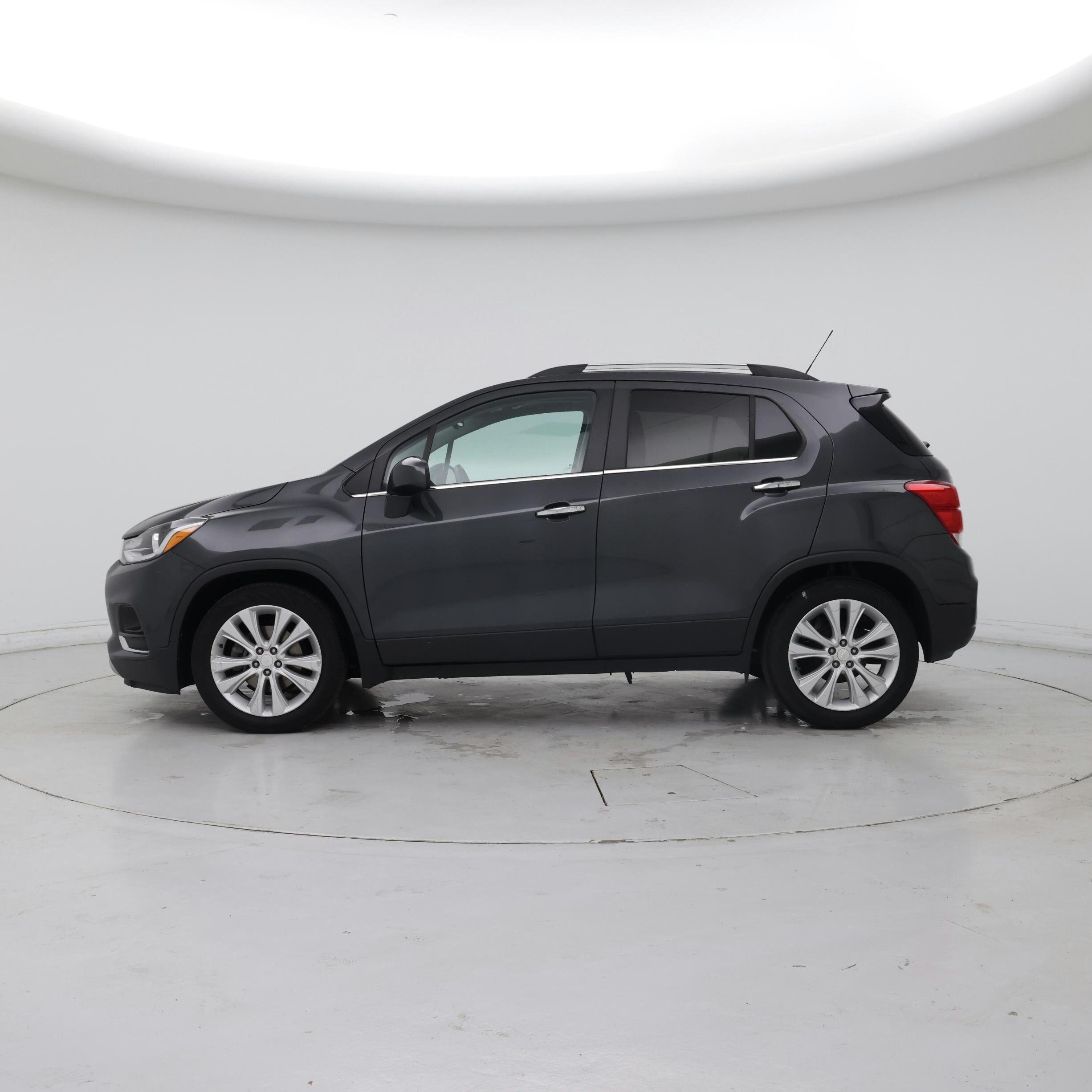 Thumbnail: 2017 Chevrolet Trax - 3