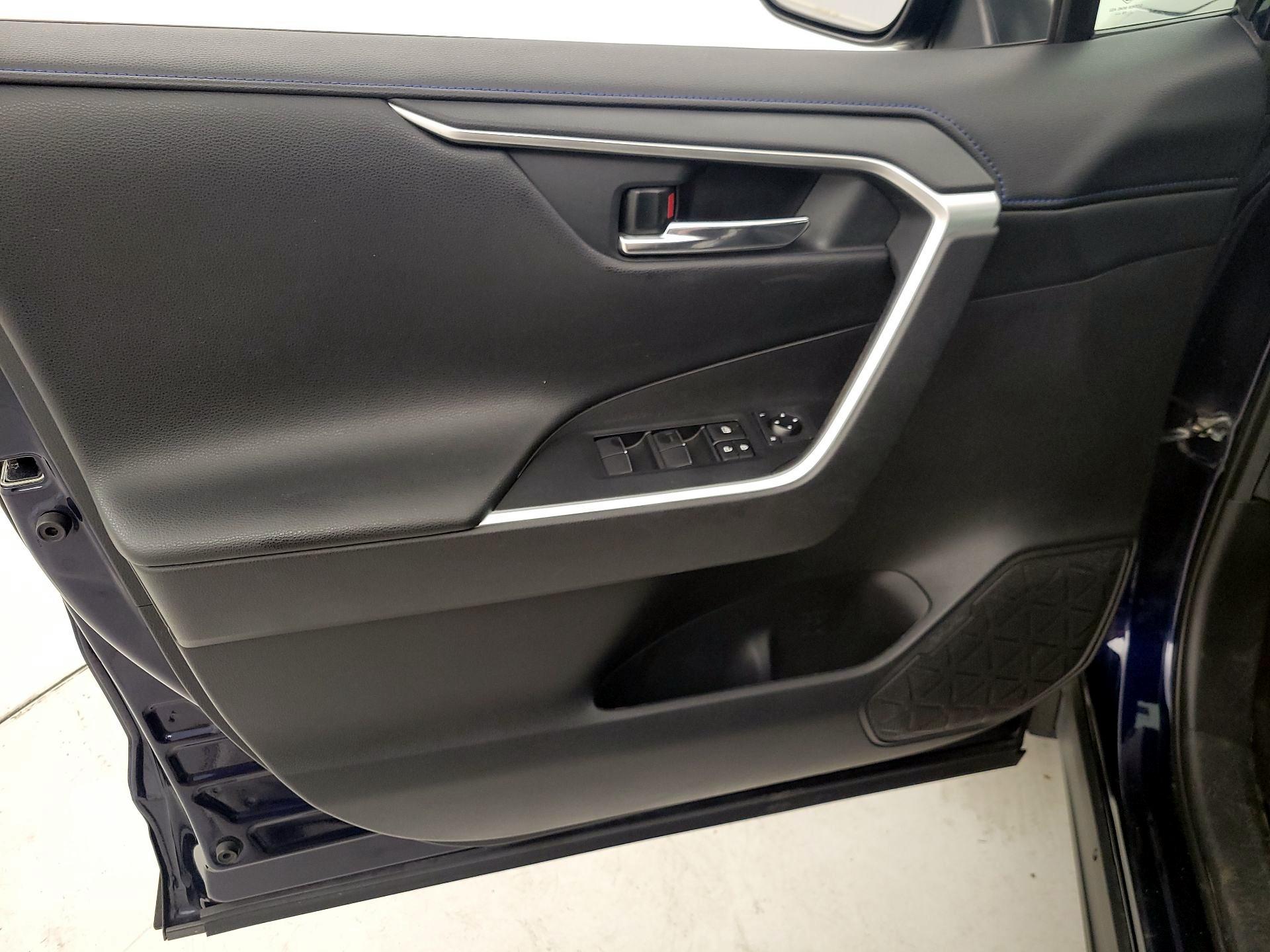 Thumbnail: 2020 Toyota RAV4 - 12