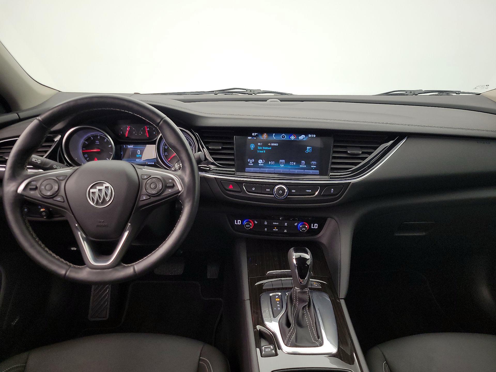 Thumbnail: 2018 Buick Regal - 9