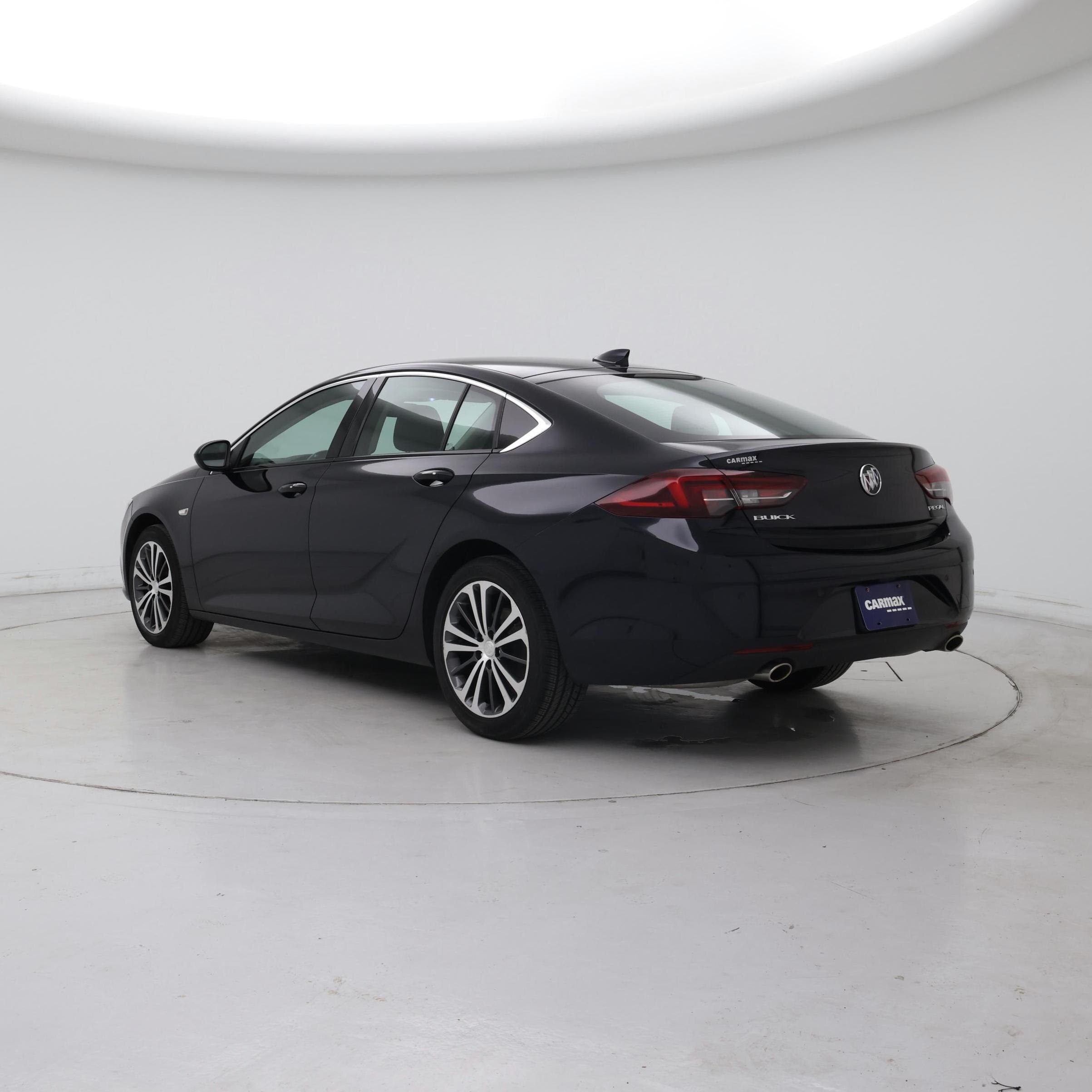 Thumbnail: 2018 Buick Regal - 2