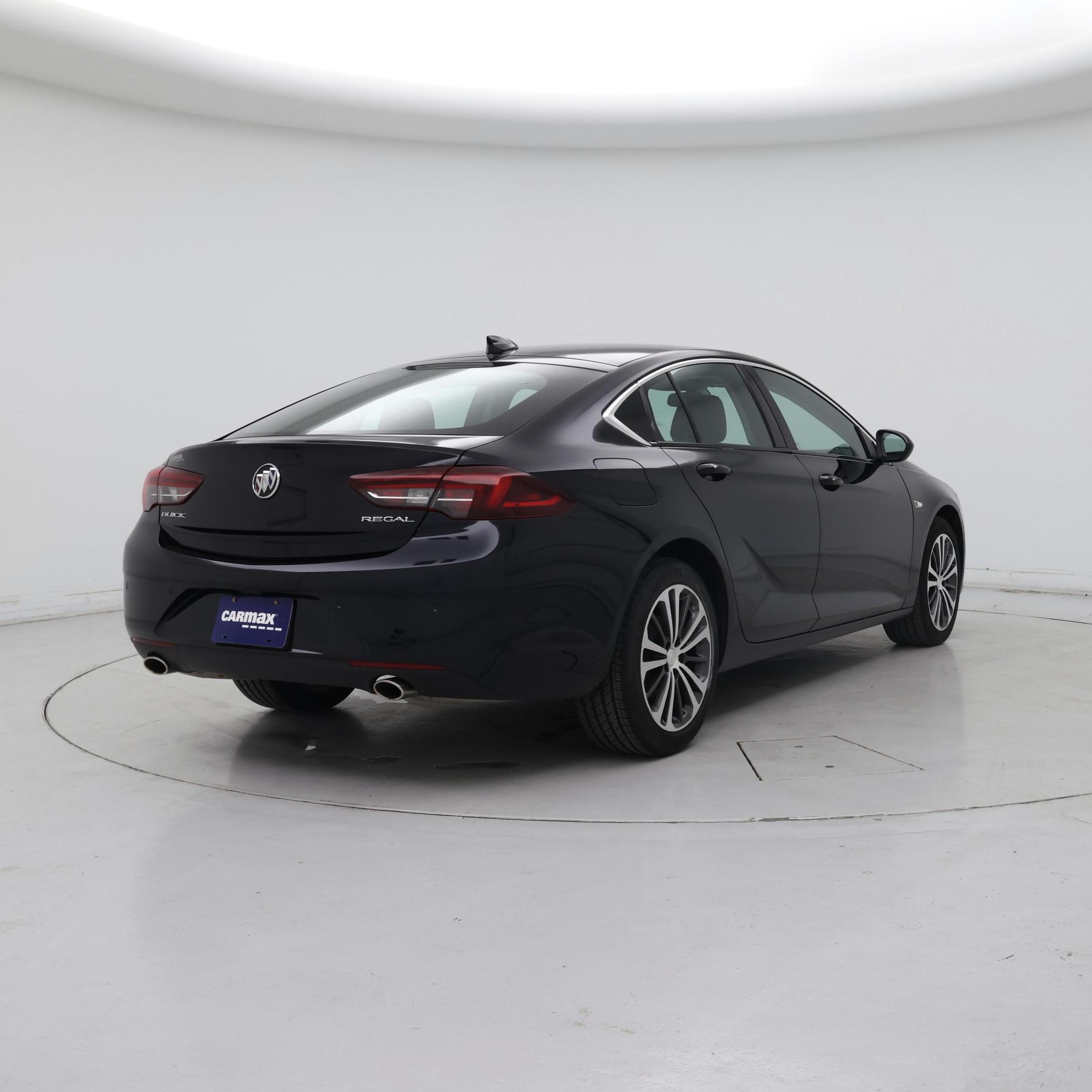 Thumbnail: 2018 Buick Regal - 8