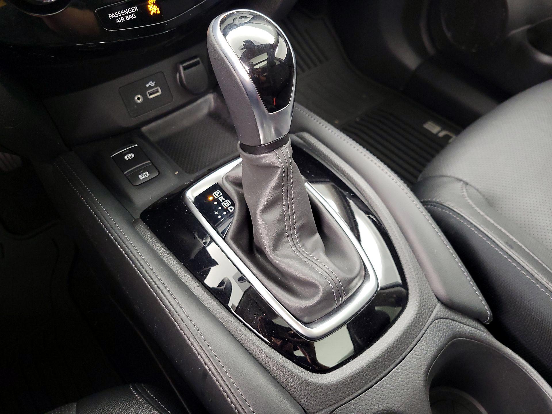 Thumbnail: 2019 Nissan Rogue - 17