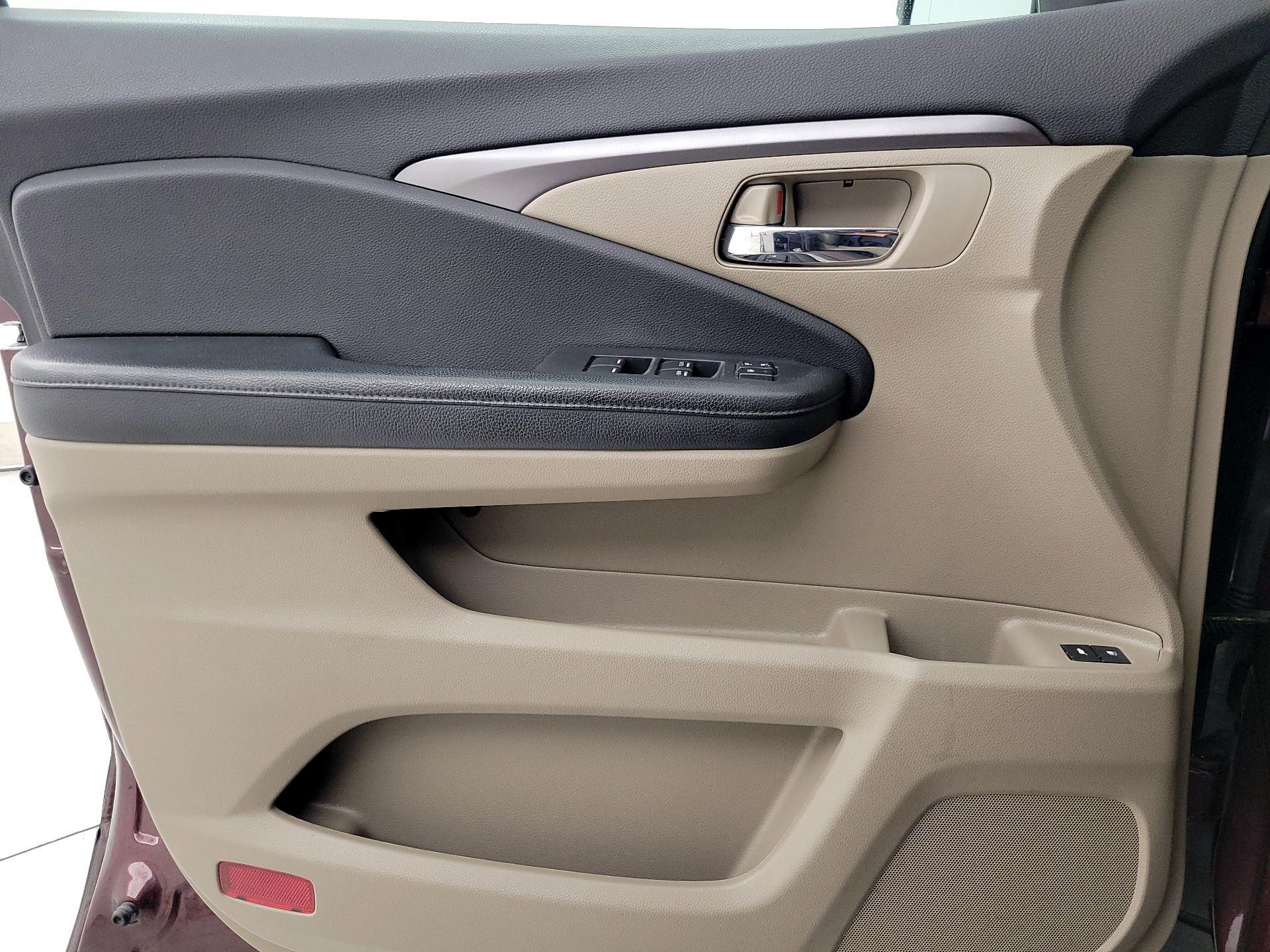 Thumbnail: 2016 Honda Pilot - 12