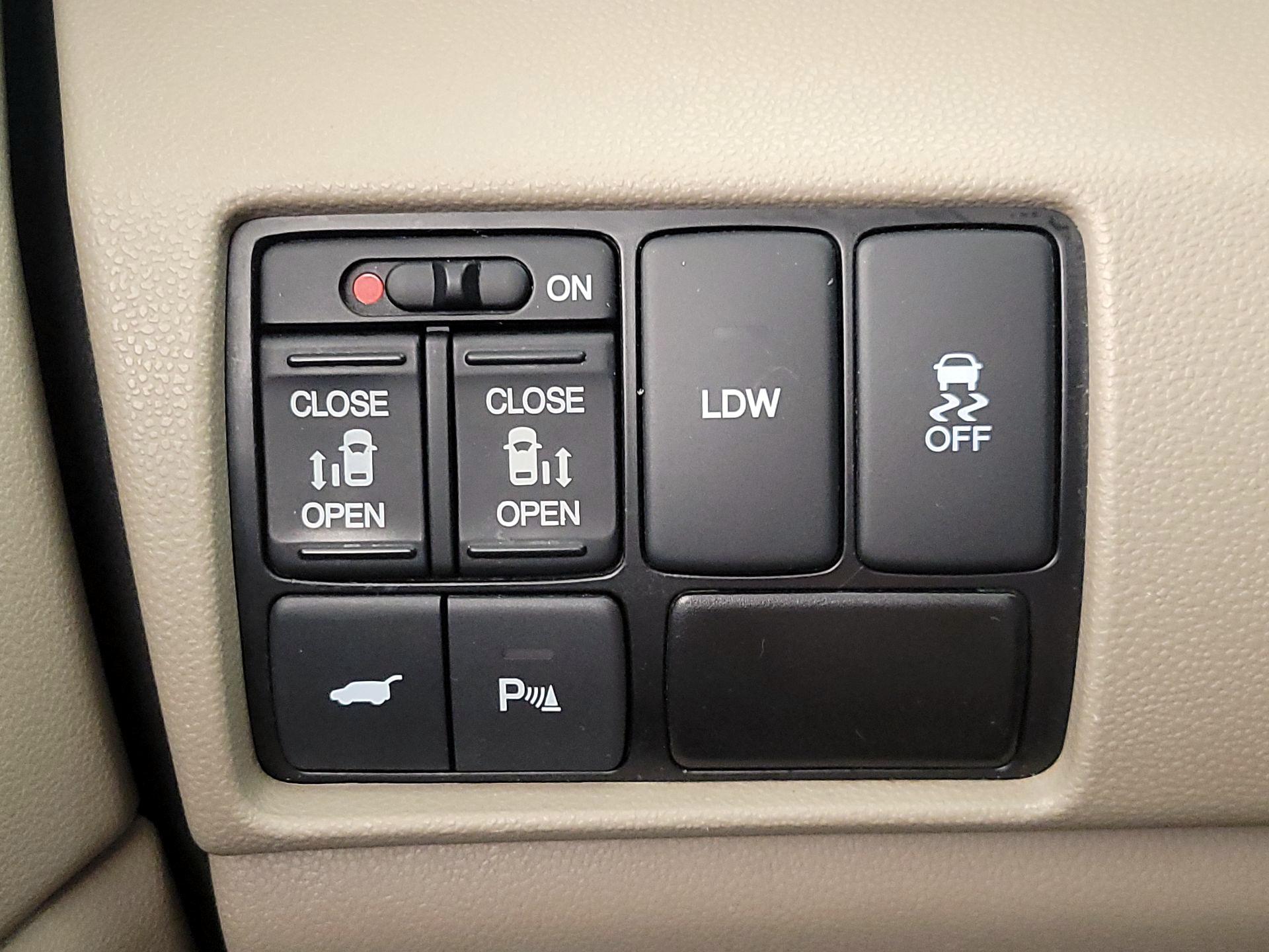 Thumbnail: 2015 Honda Odyssey - 13