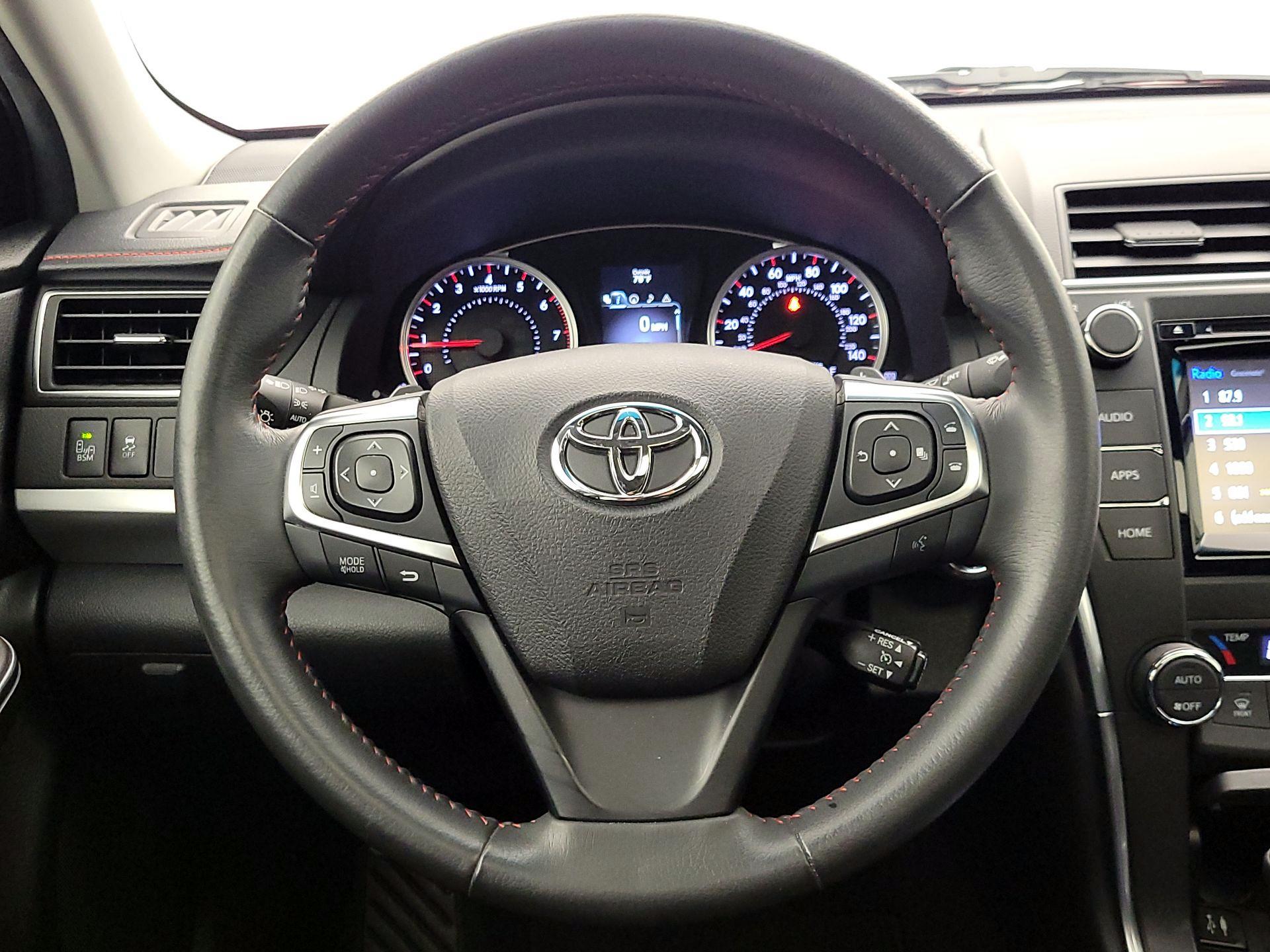 Thumbnail: 2016 Toyota Camry - 10