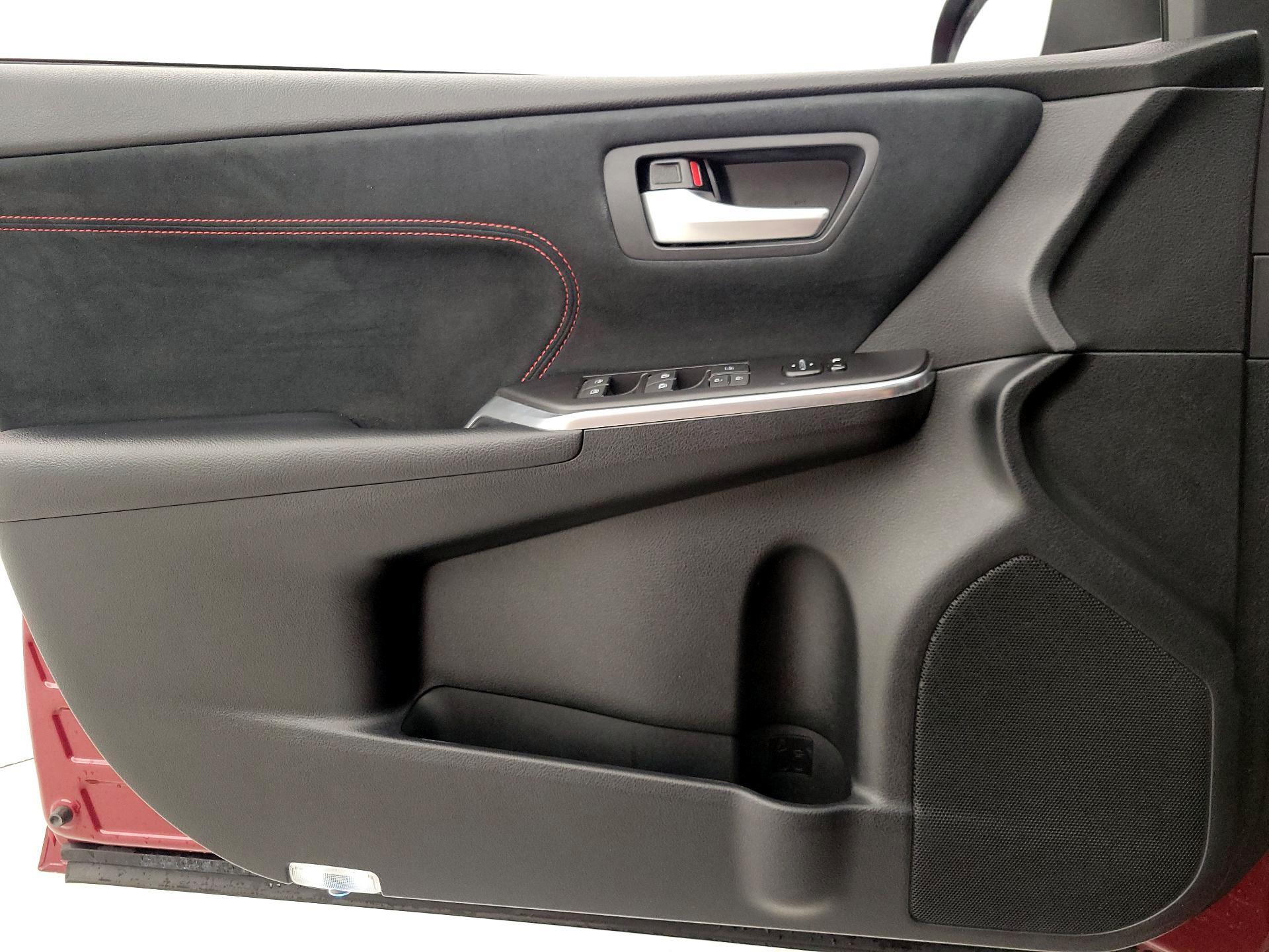 Thumbnail: 2016 Toyota Camry - 12