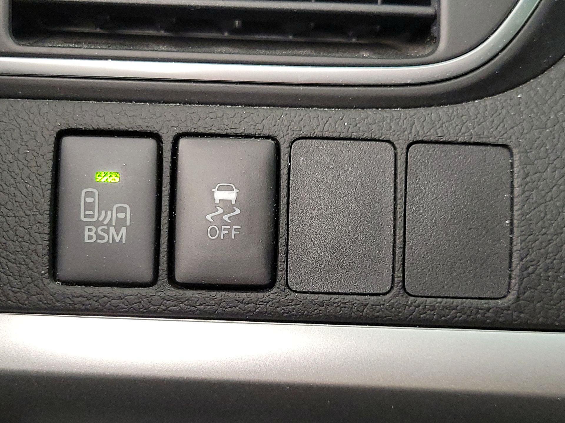 Thumbnail: 2016 Toyota Camry - 13
