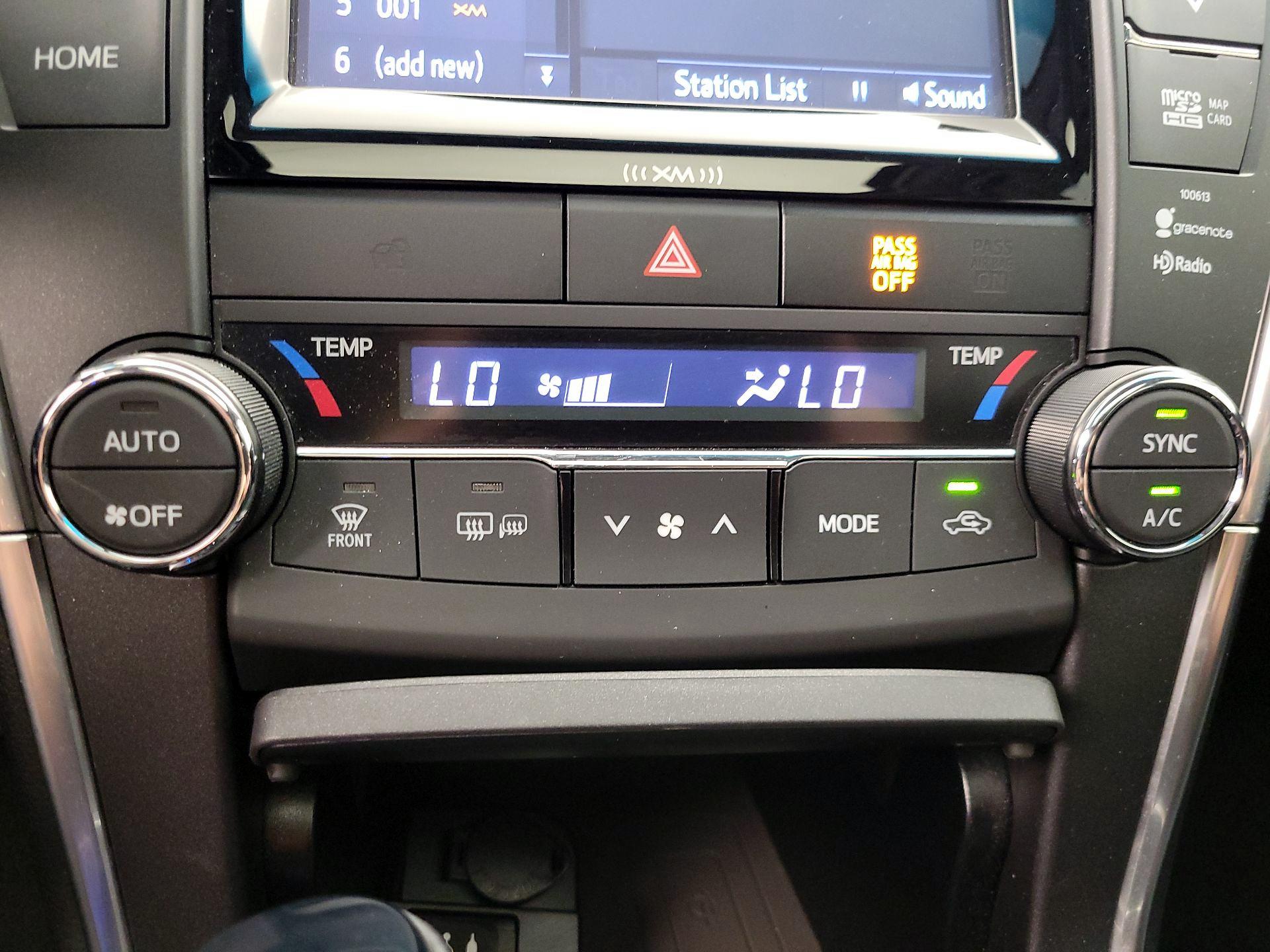 Thumbnail: 2016 Toyota Camry - 17