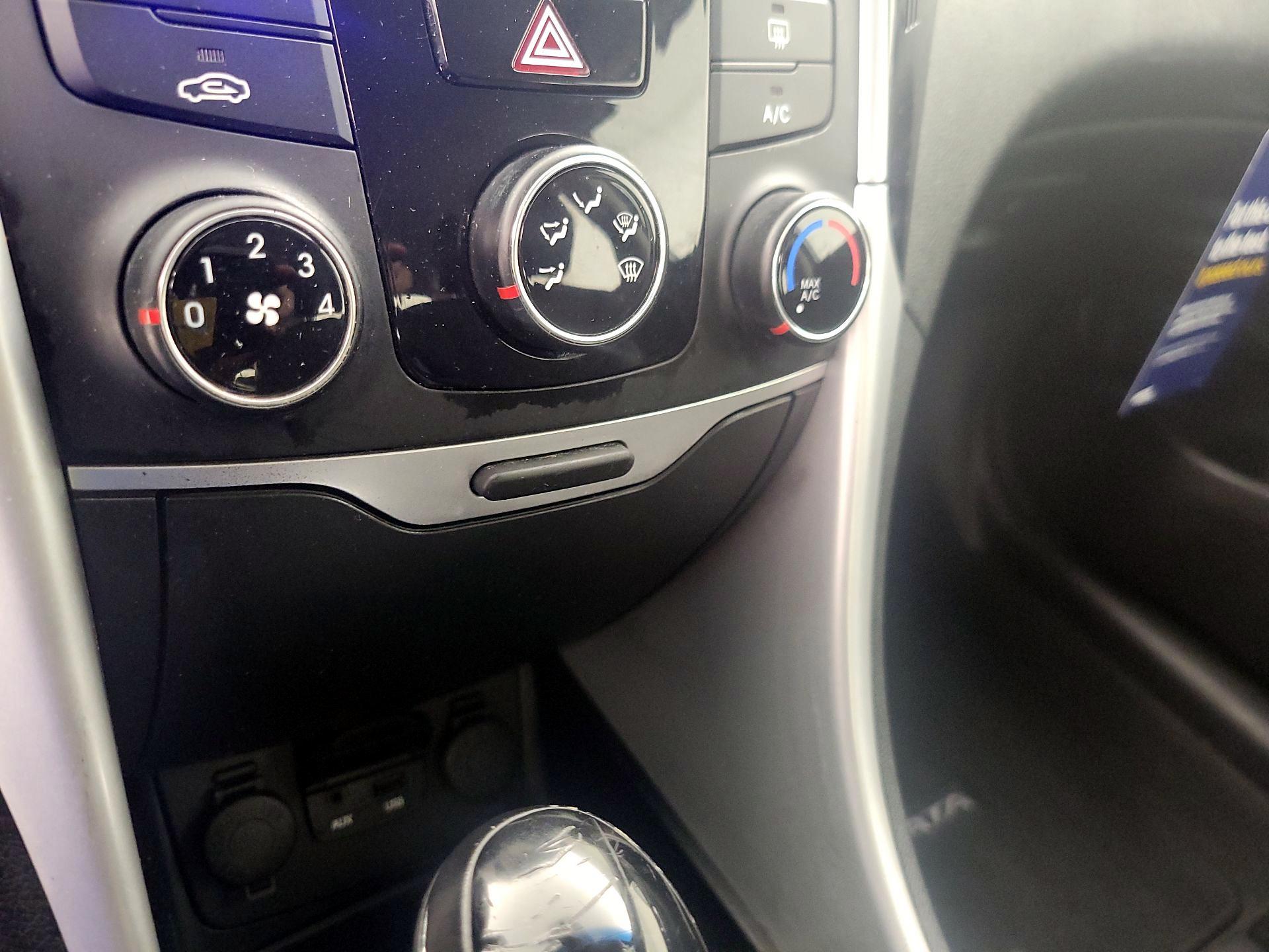 Thumbnail: 2014 Hyundai Sonata - 16